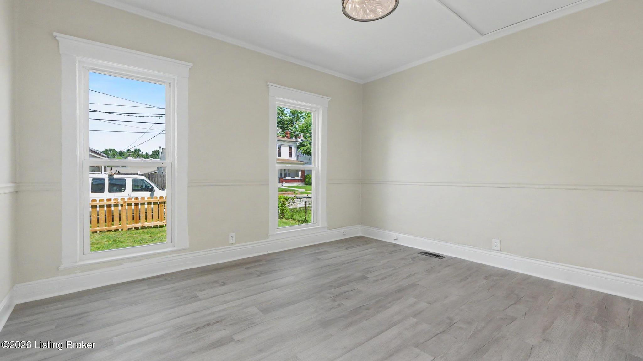 3118 Bank St Property Photo 7