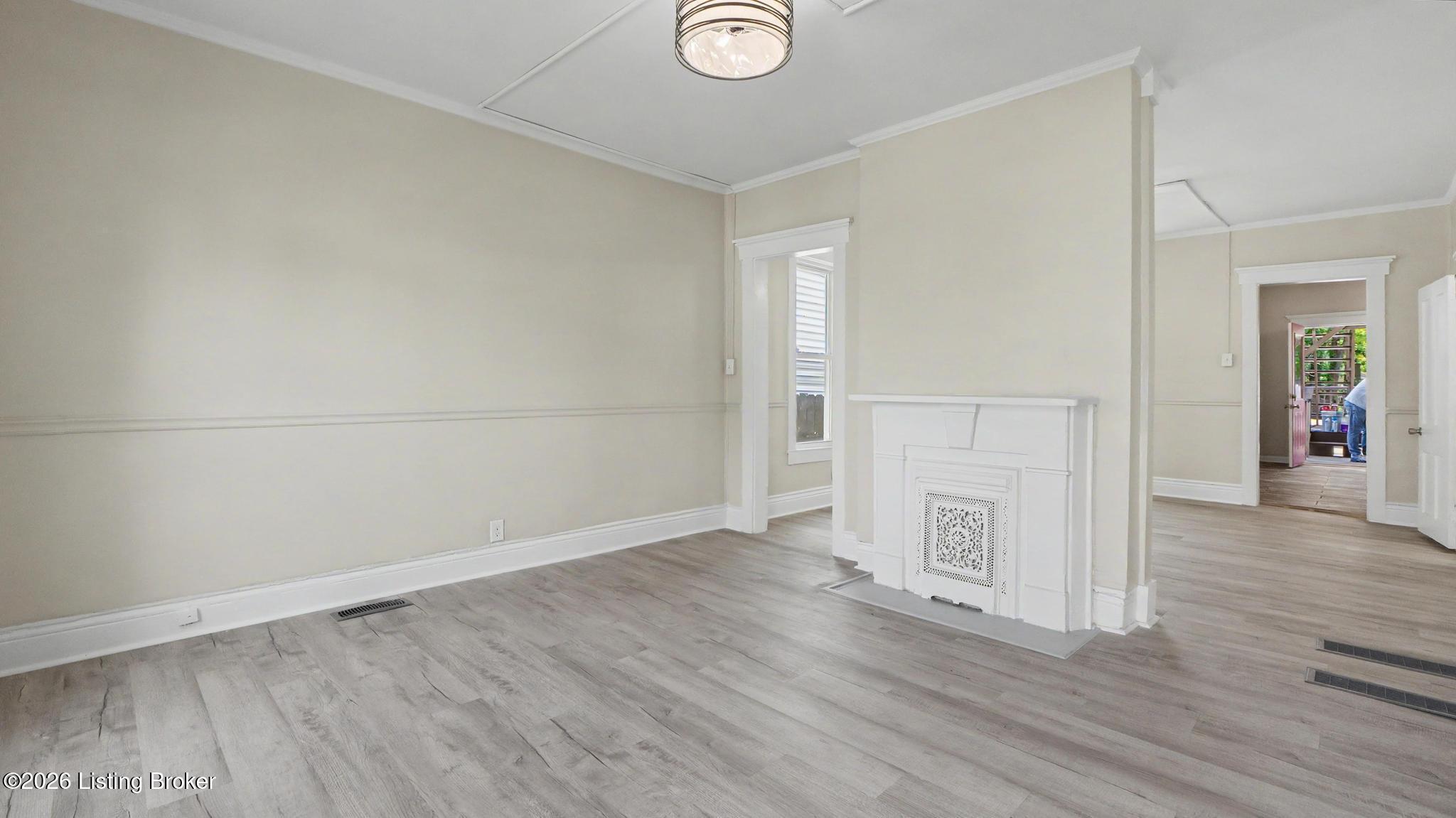 3118 Bank St Property Photo 9