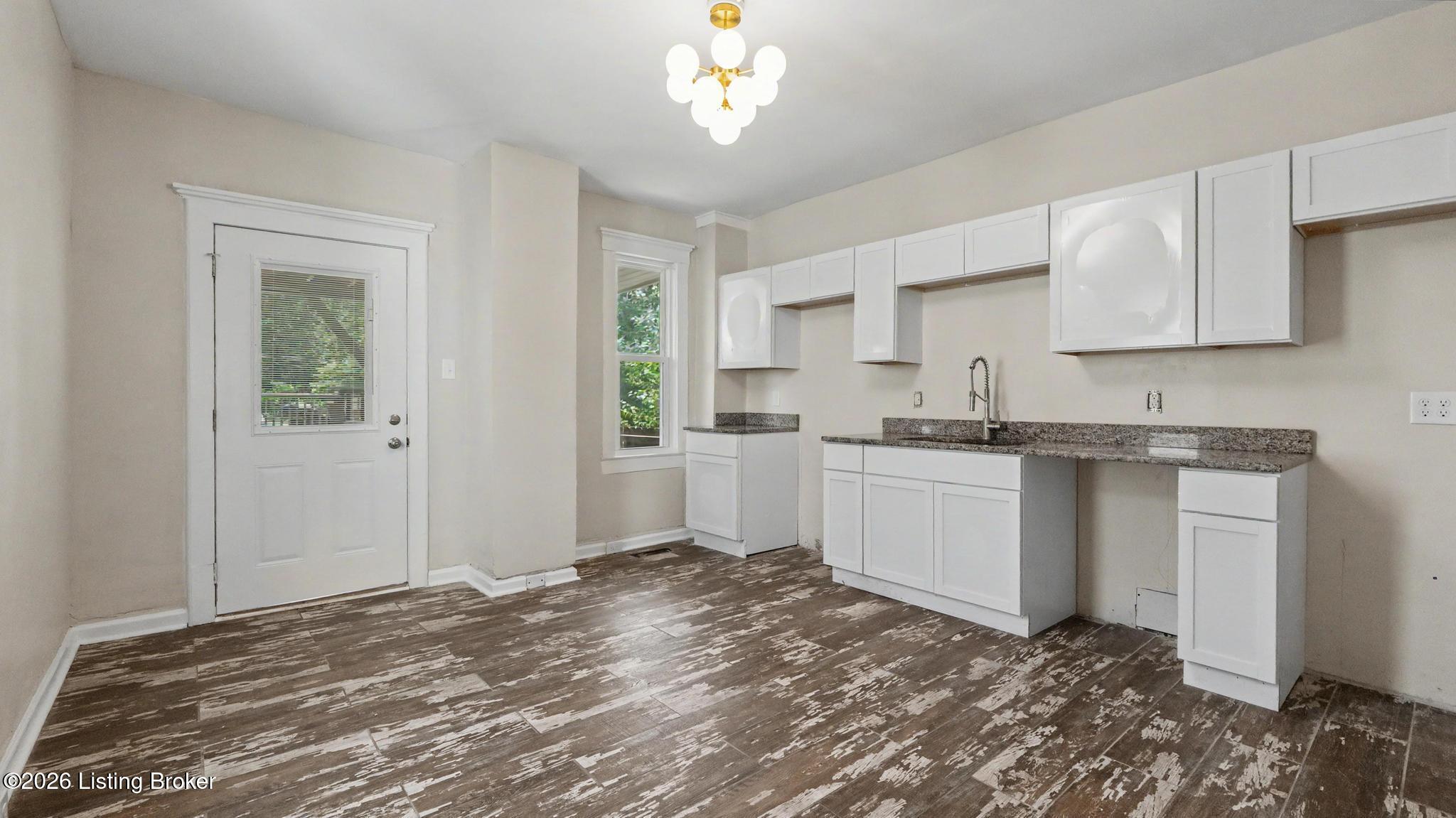 3118 Bank St Property Photo 17
