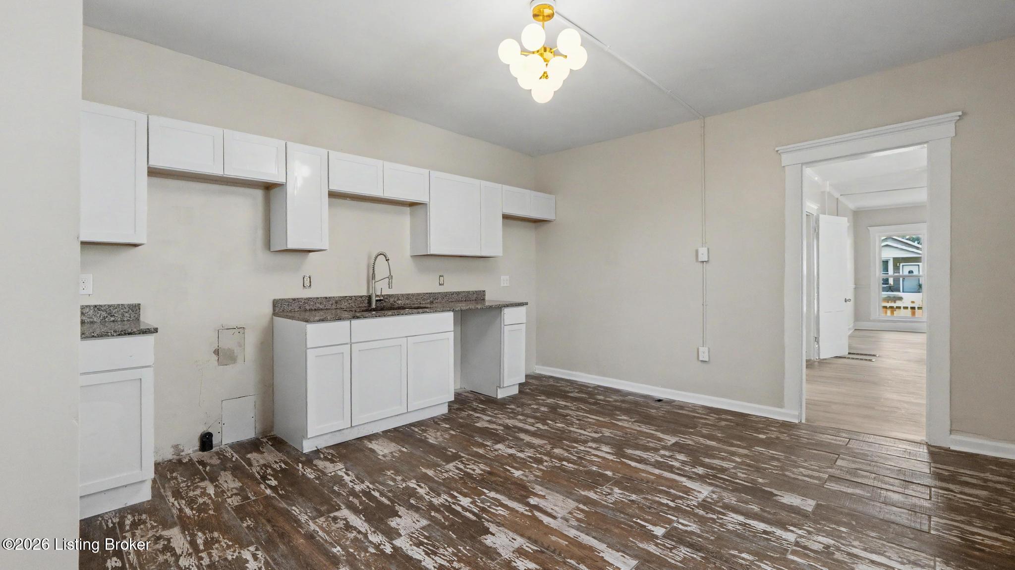 3118 Bank St Property Photo 18