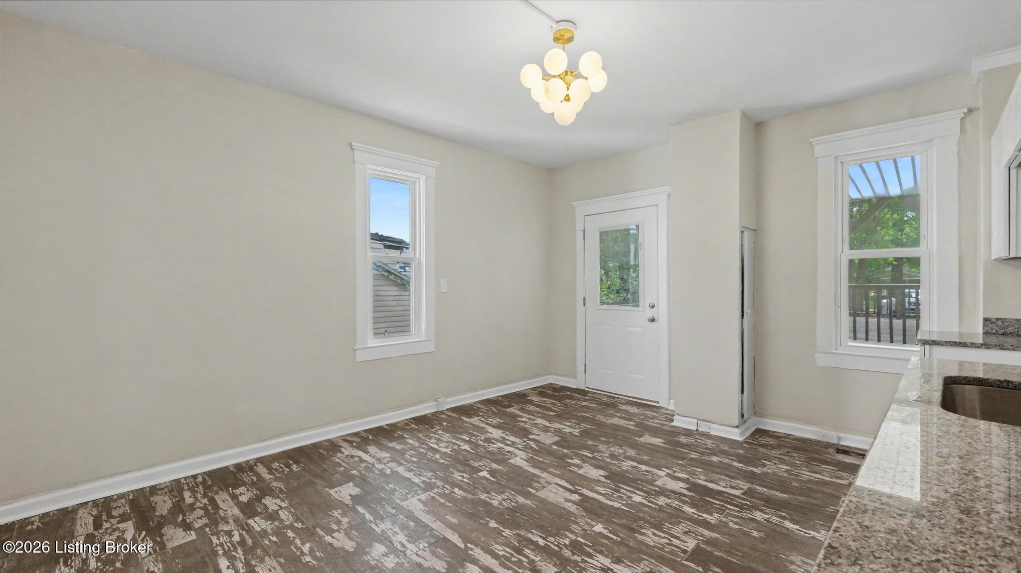 3118 Bank St Property Photo 20