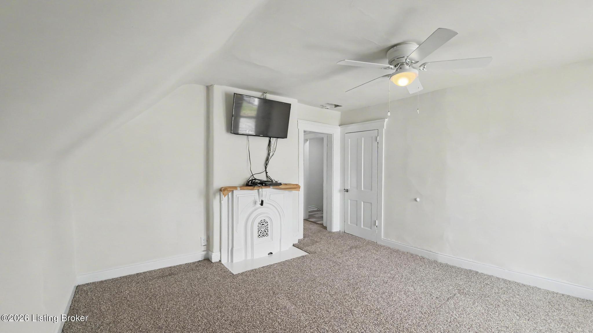 3118 Bank St Property Photo 26