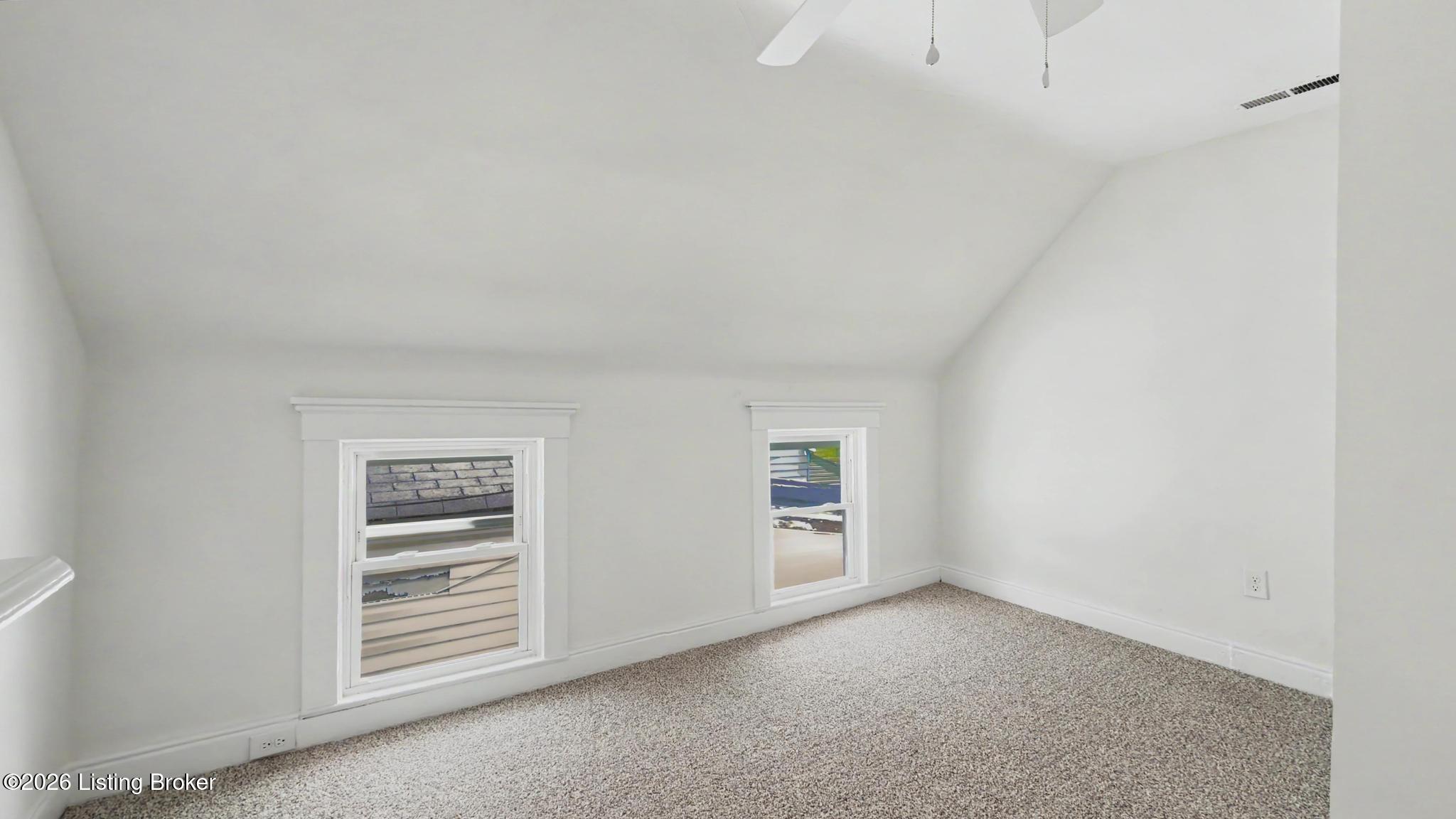 3118 Bank St Property Photo 27
