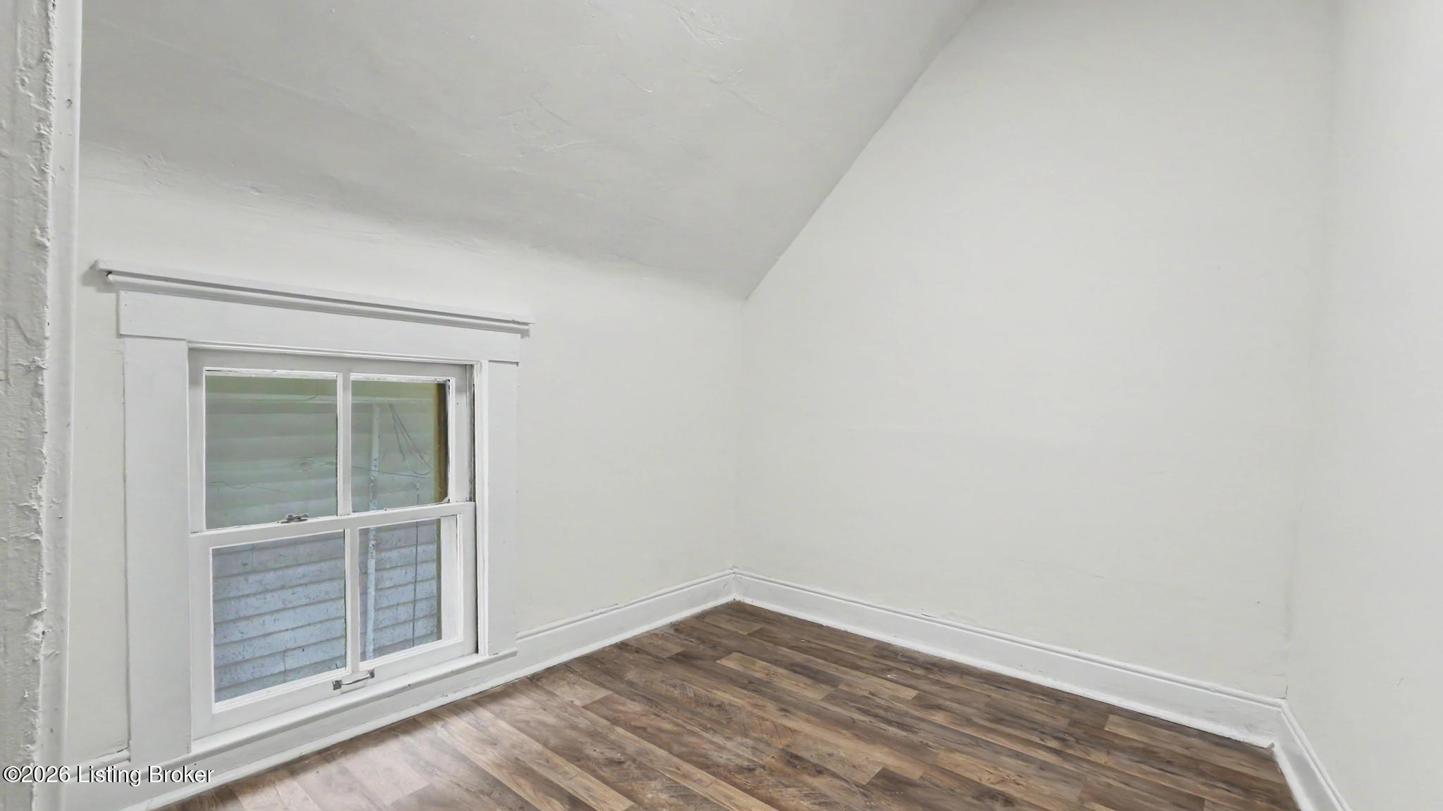 3118 Bank St Property Photo 33