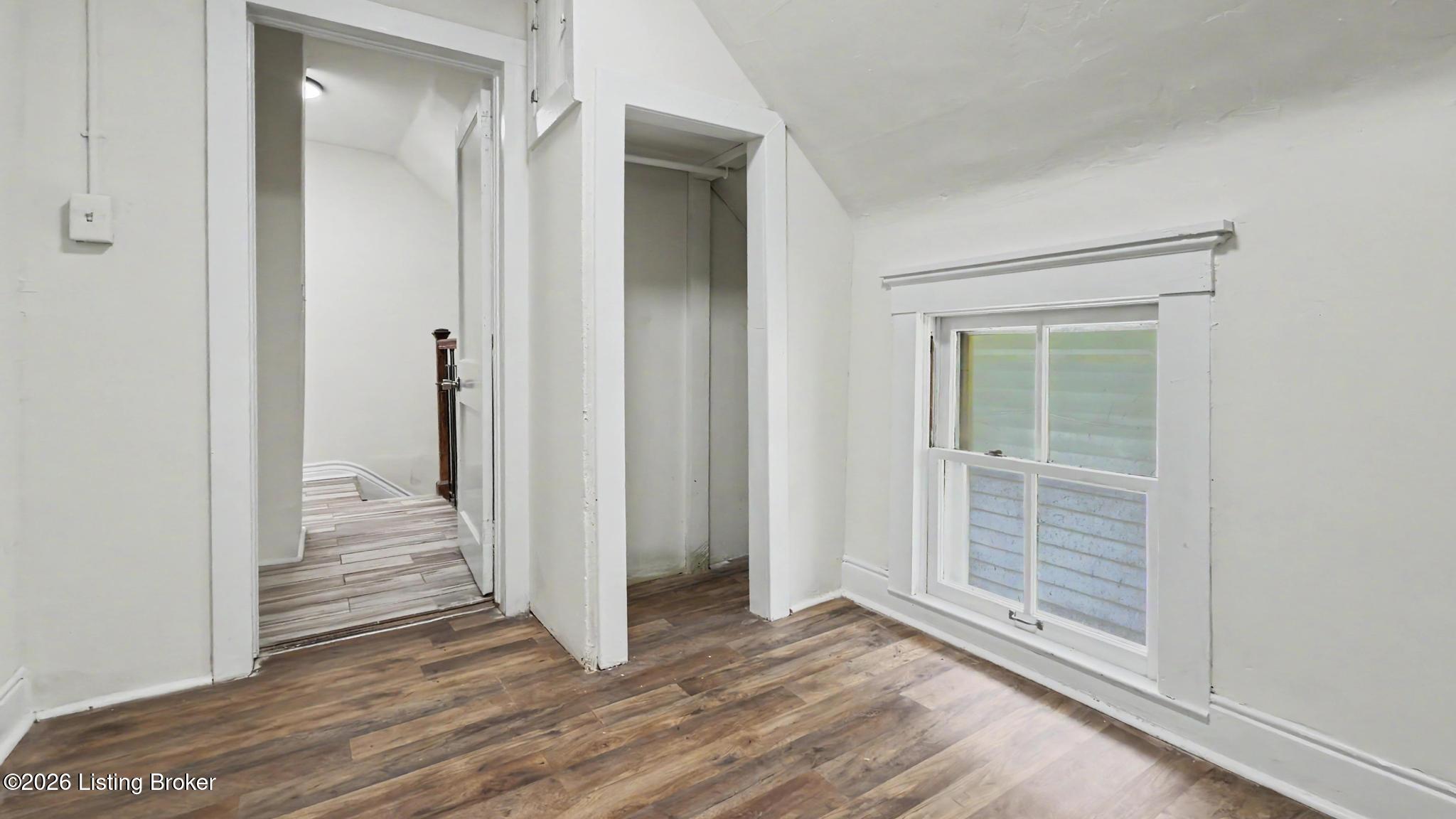 3118 Bank St Property Photo 34