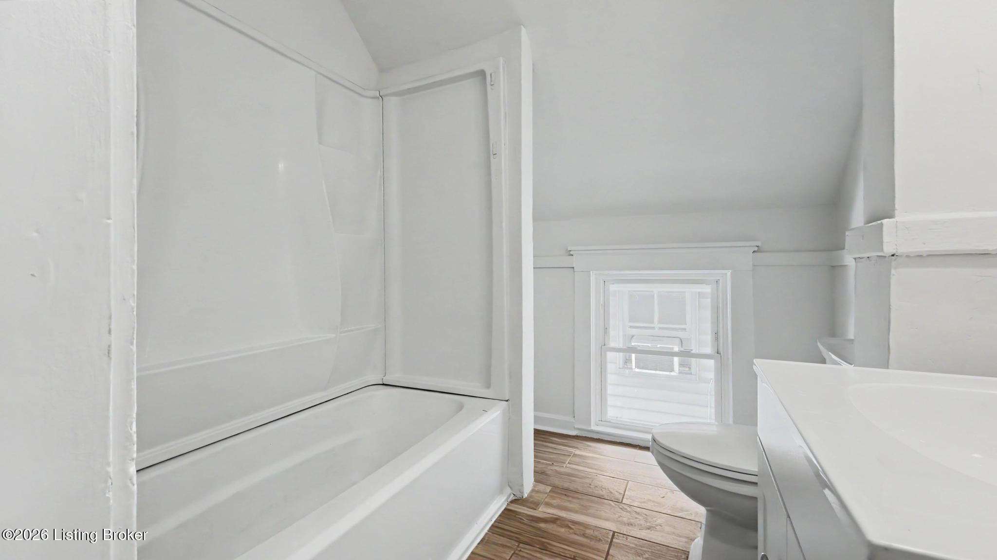 3118 Bank St Property Photo 38