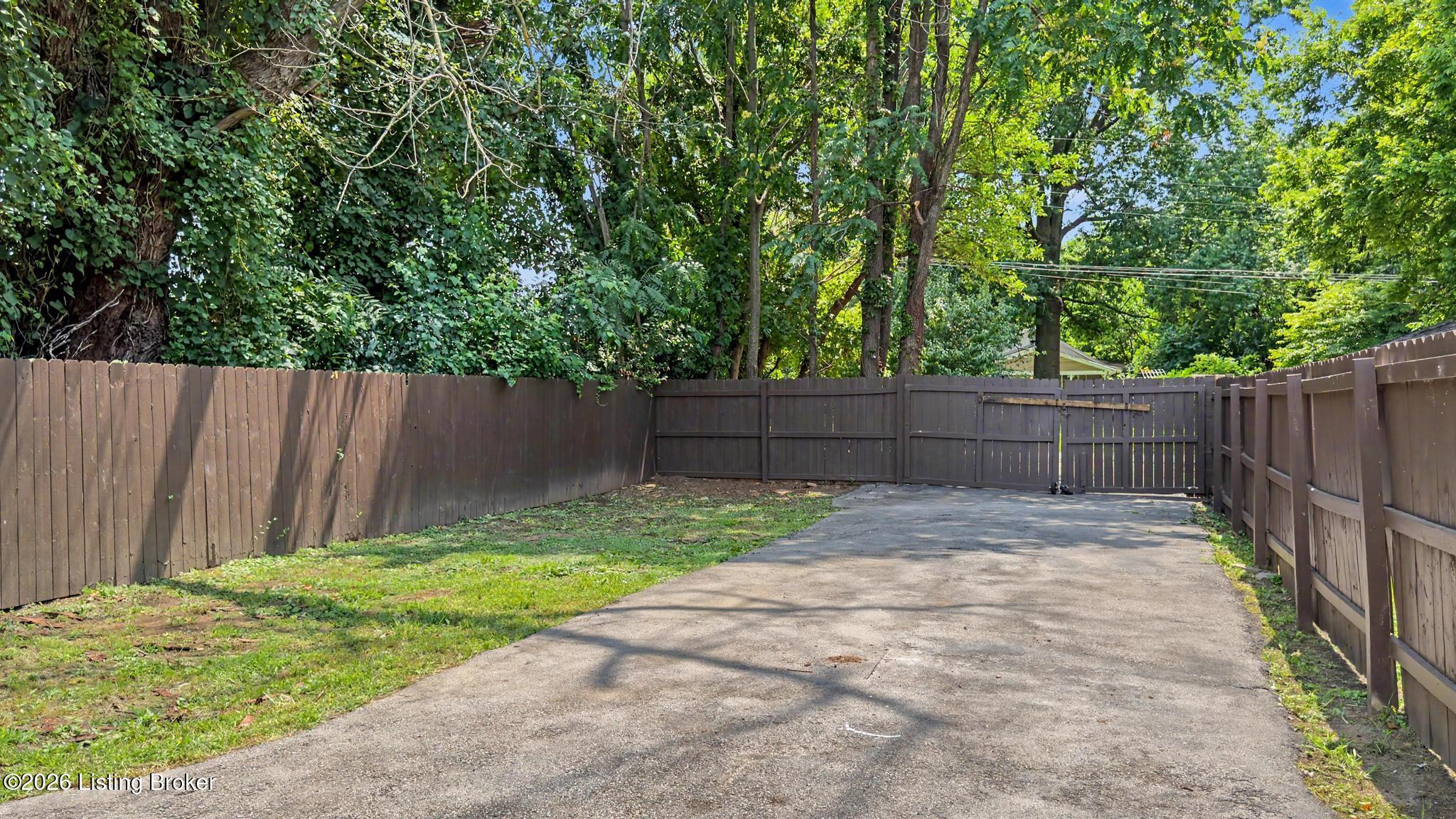 3118 Bank St Property Photo 49