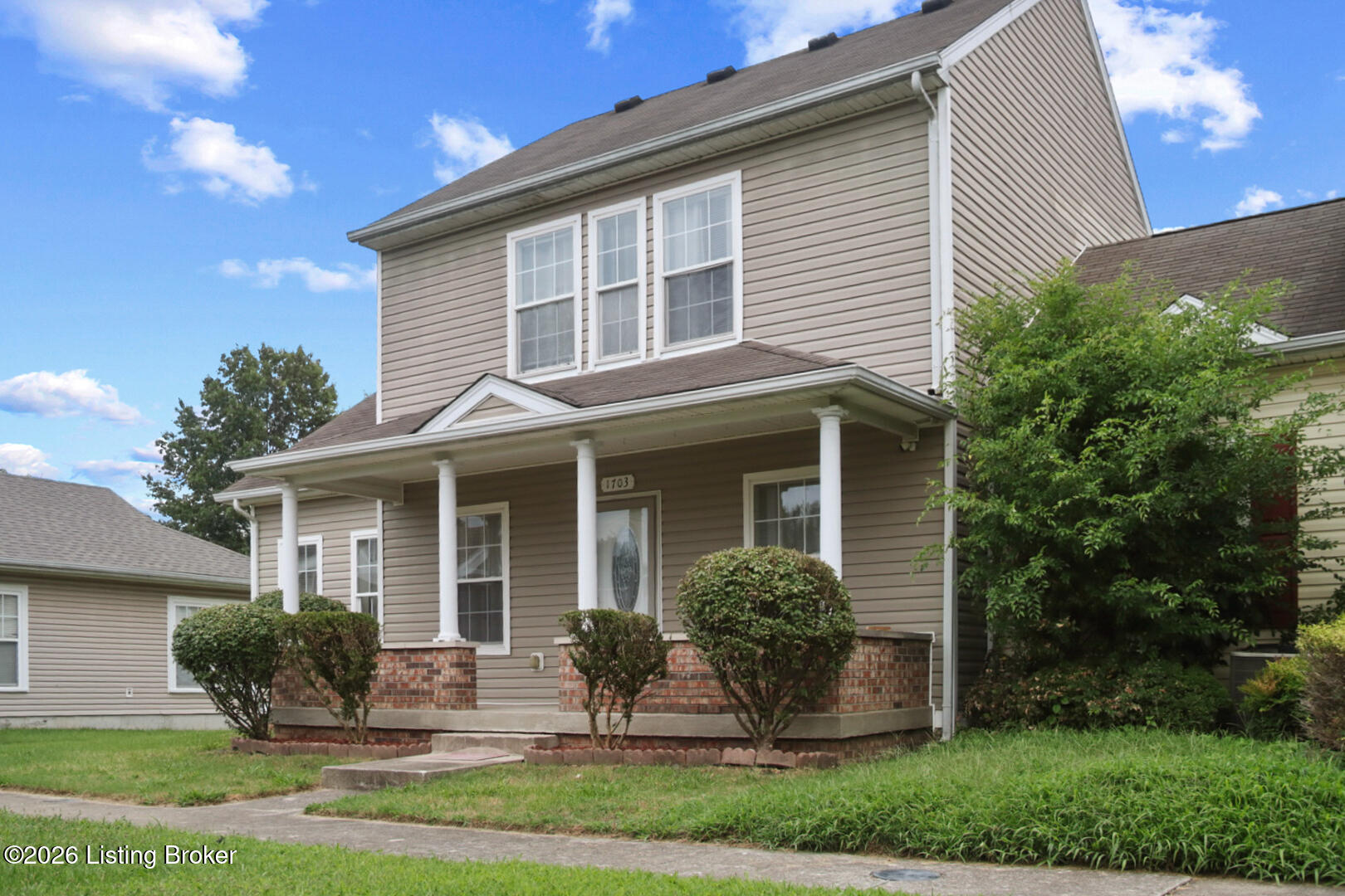 1703 Stratton Ct Property Photo 3