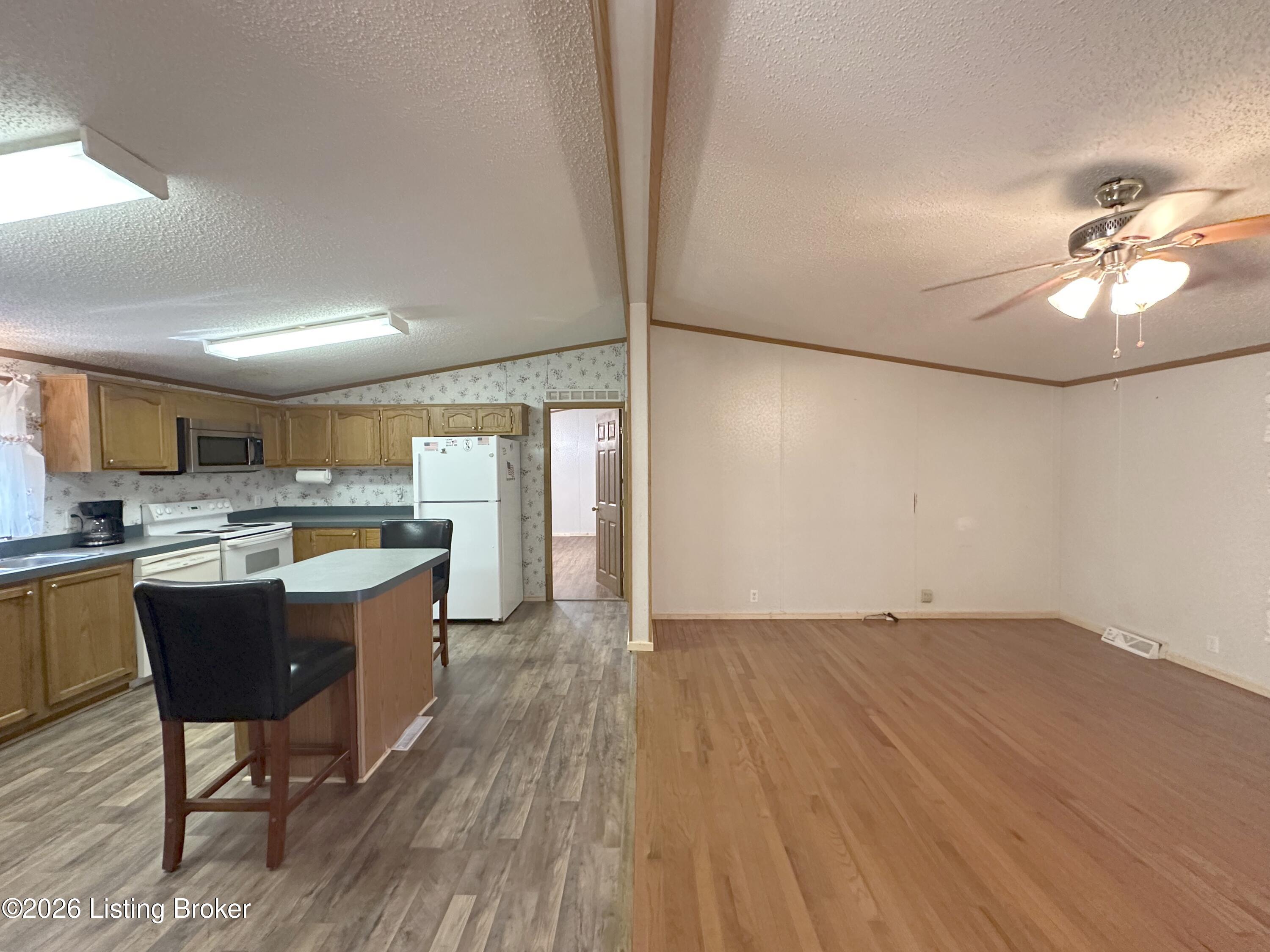 752 Williams Ln Property Photo 3