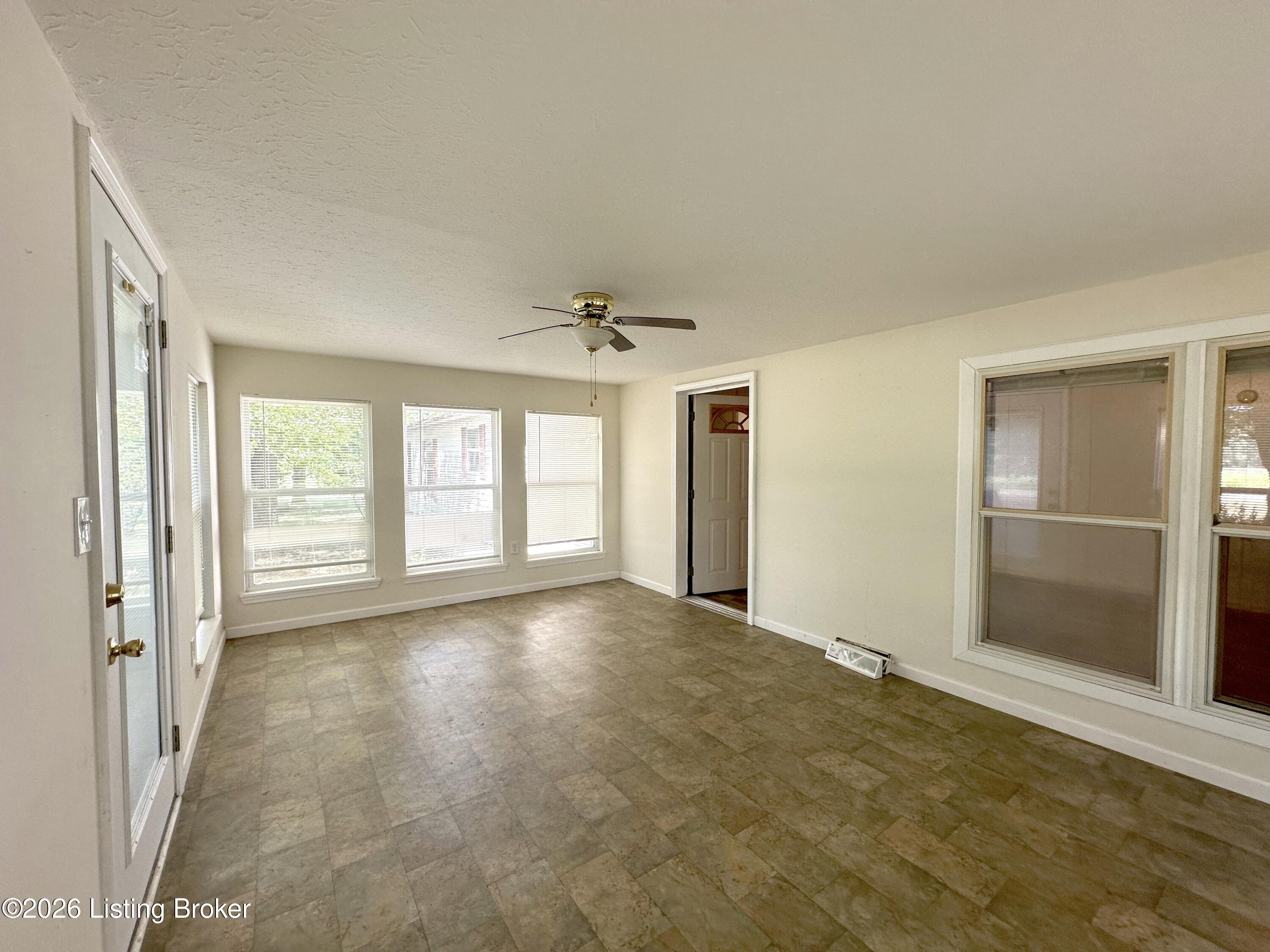 752 Williams Ln Property Photo 6