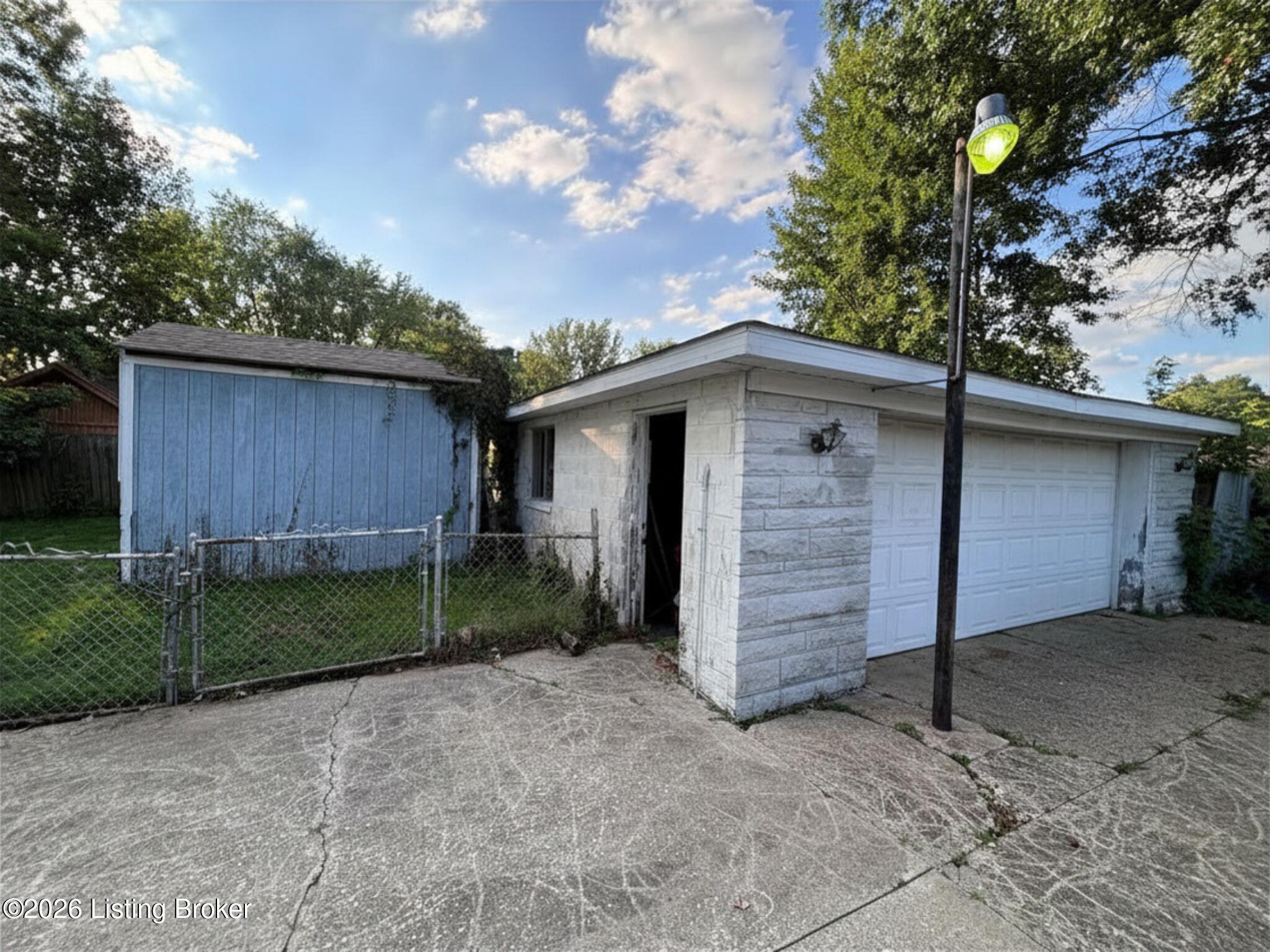 9022 Wanlou Dr Property Photo 2