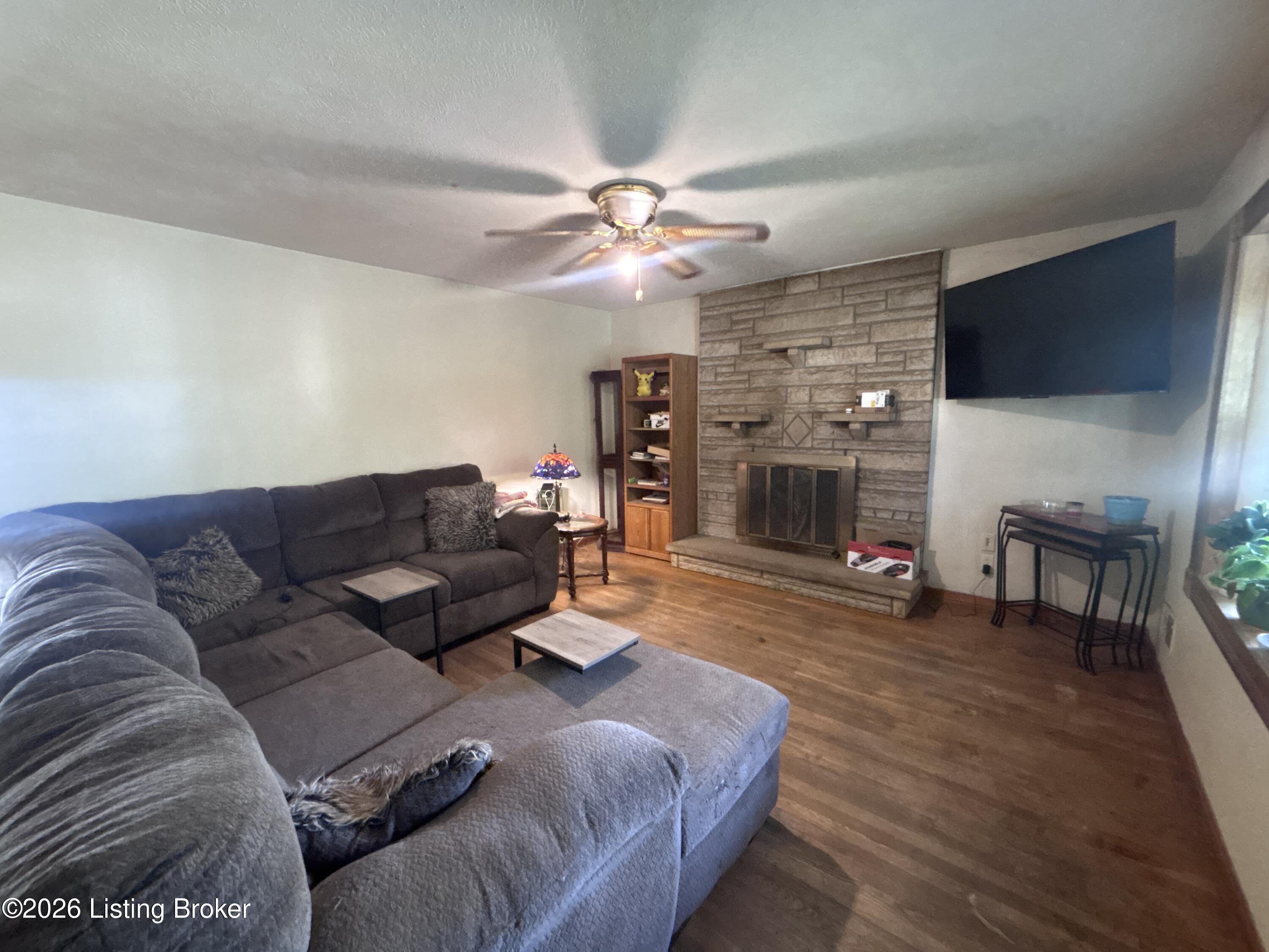 9022 Wanlou Dr Property Photo 4