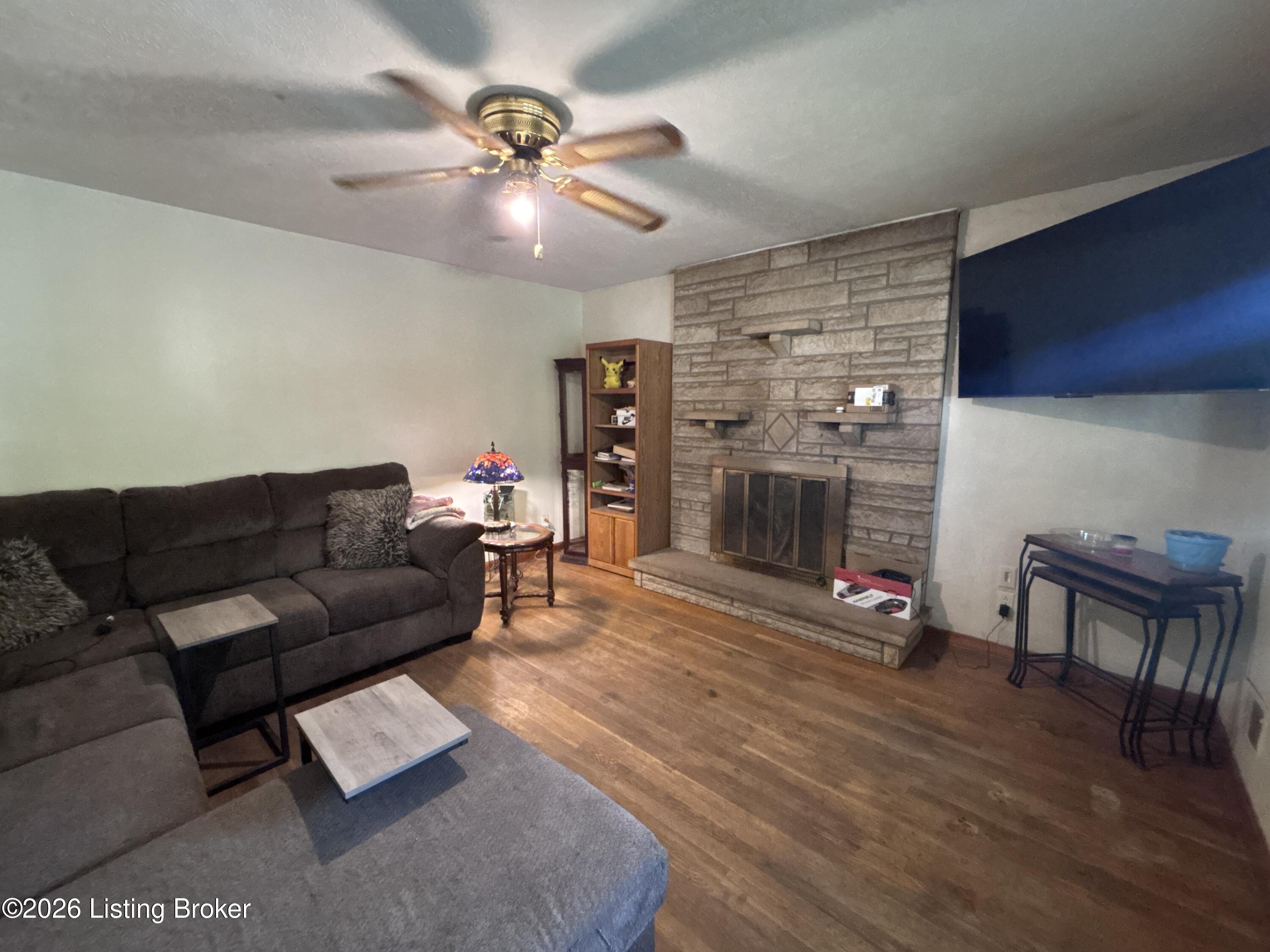 9022 Wanlou Dr Property Photo 5