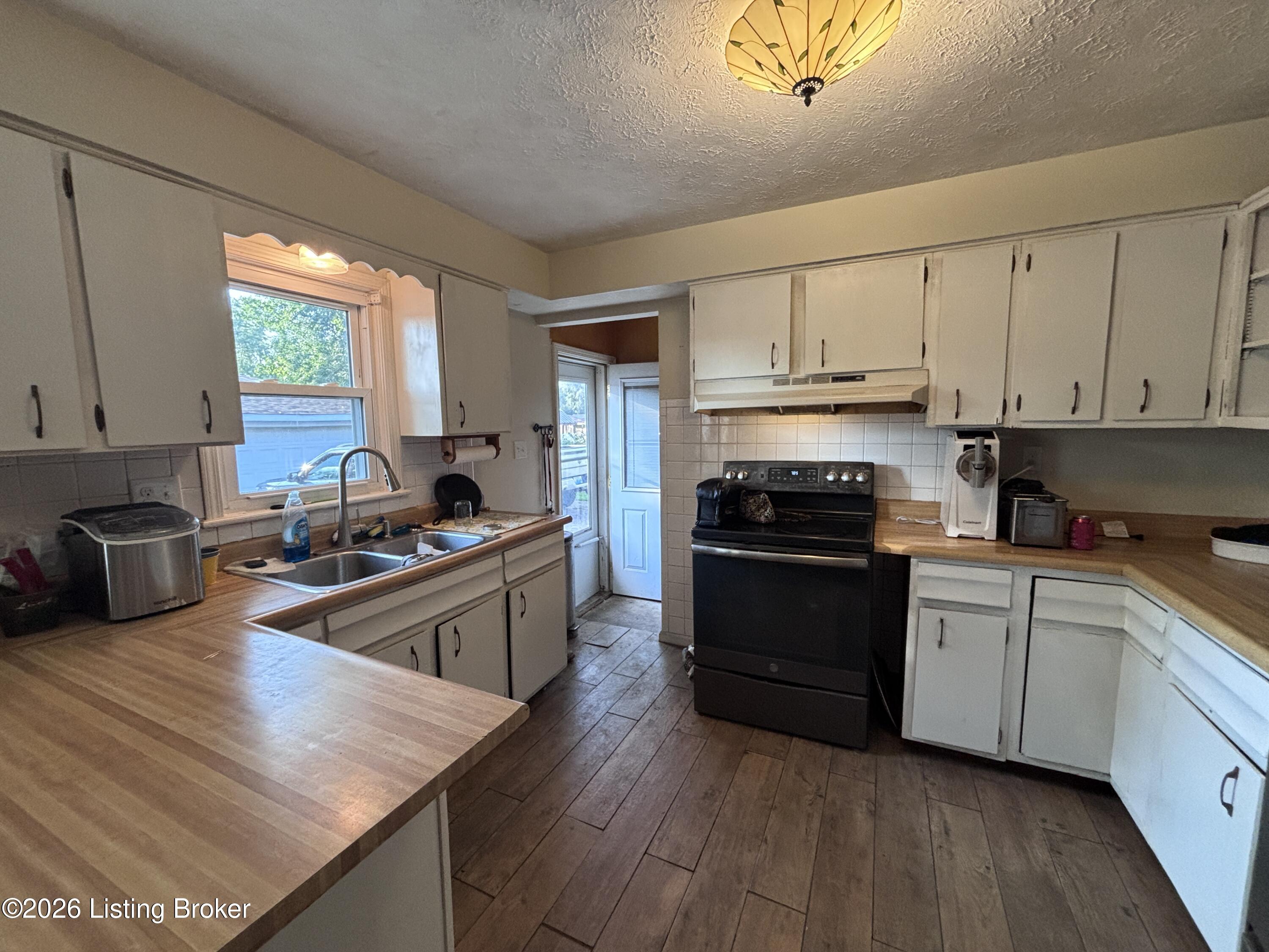 9022 Wanlou Dr Property Photo 6