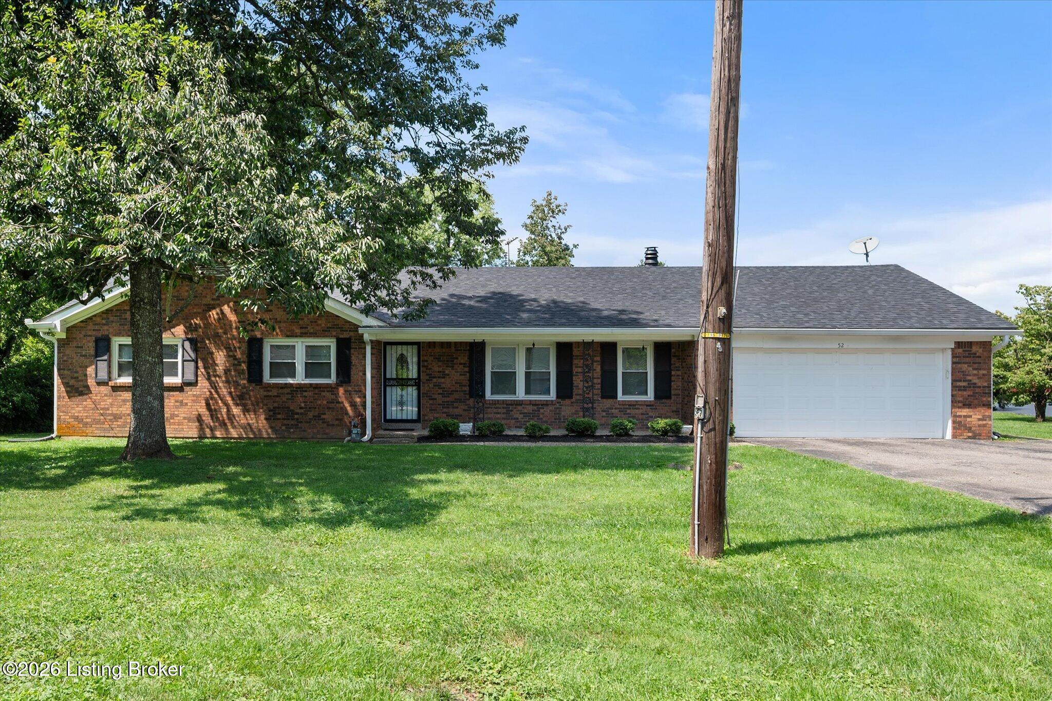 52 College Ct Property Photo 3