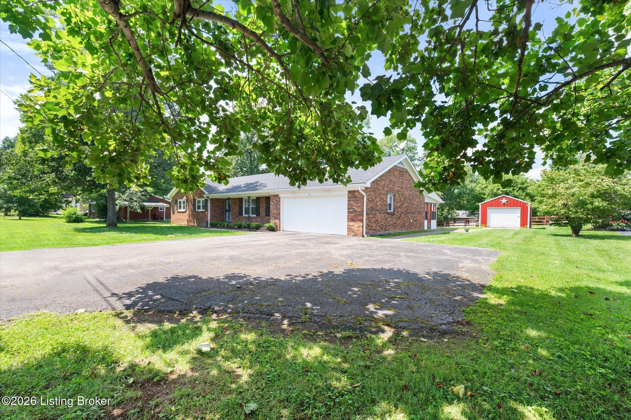 52 College Ct Property Photo 4