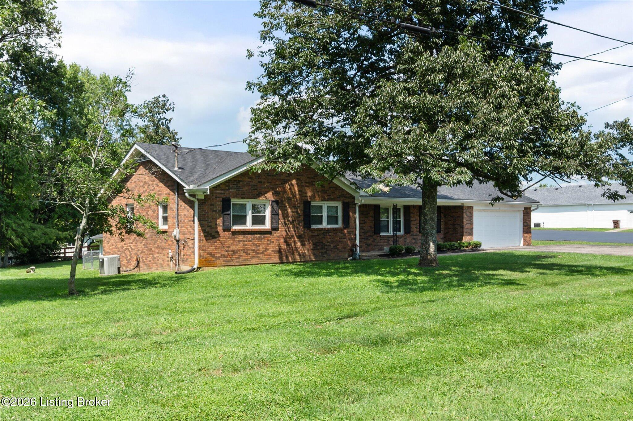 52 College Ct Property Photo 6