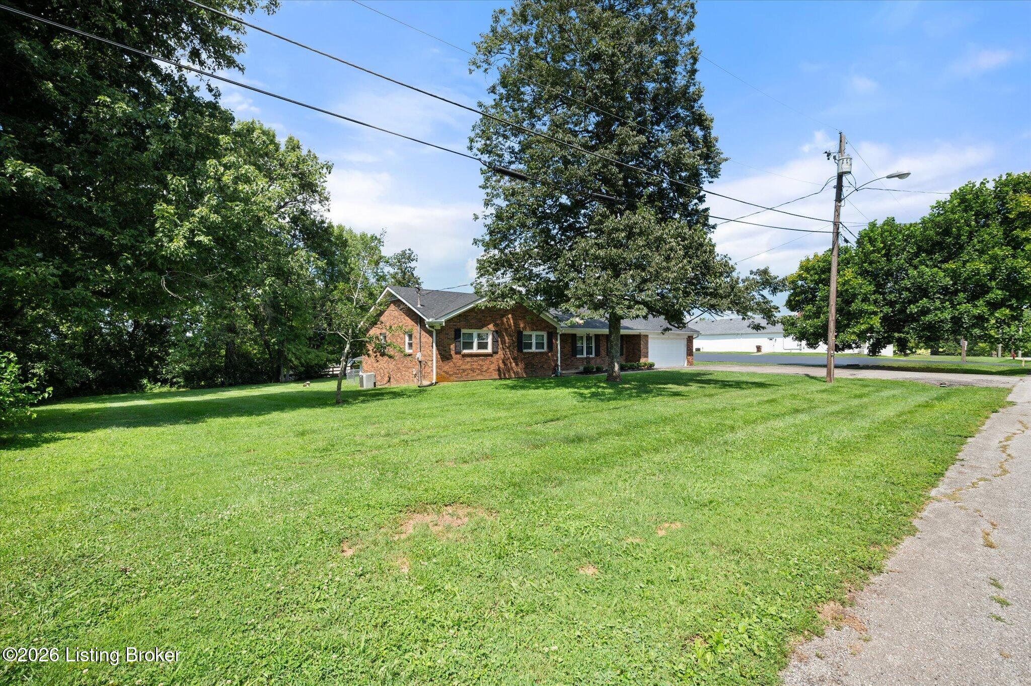 52 College Ct Property Photo 7