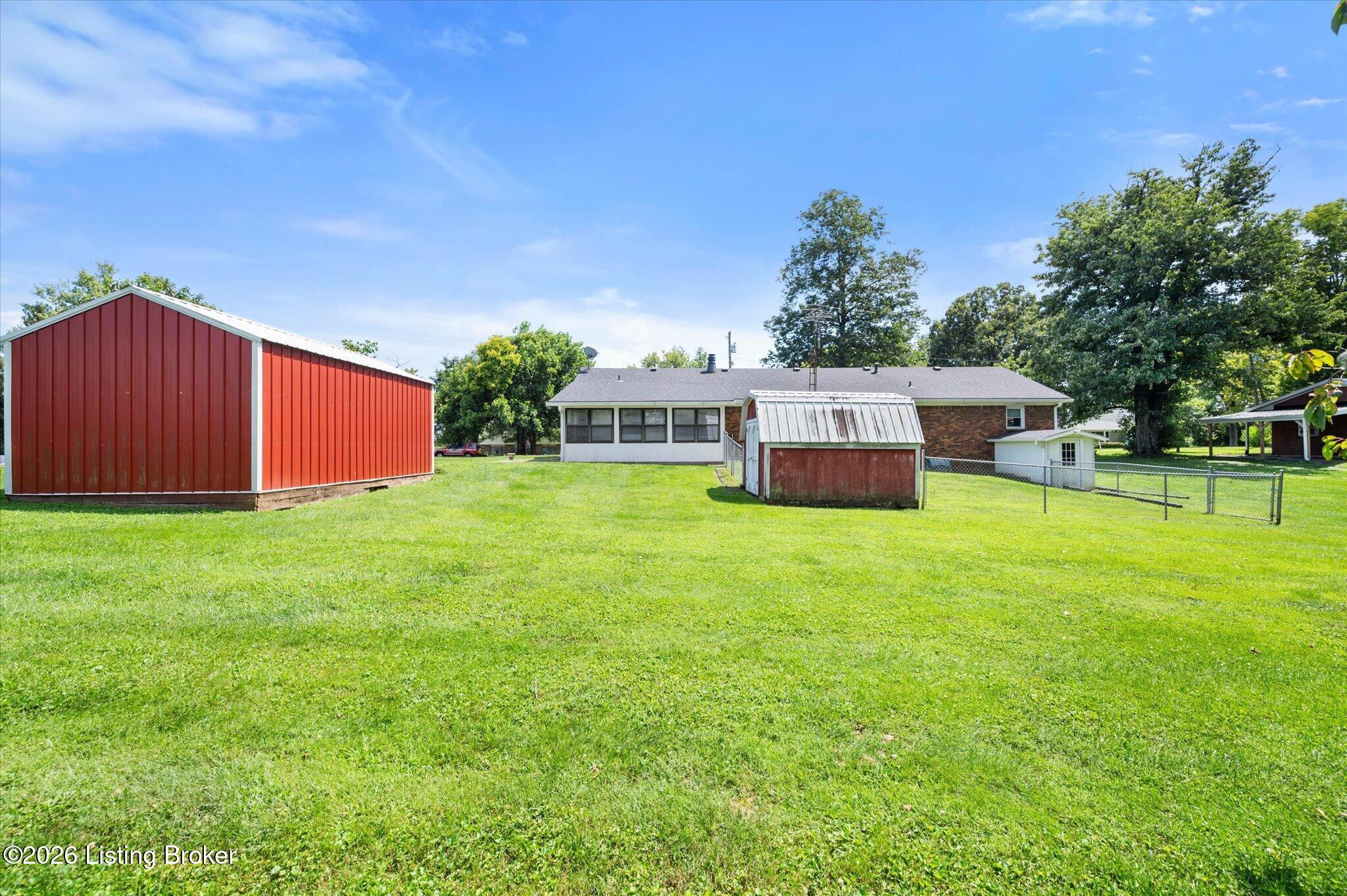 52 College Ct Property Photo 9