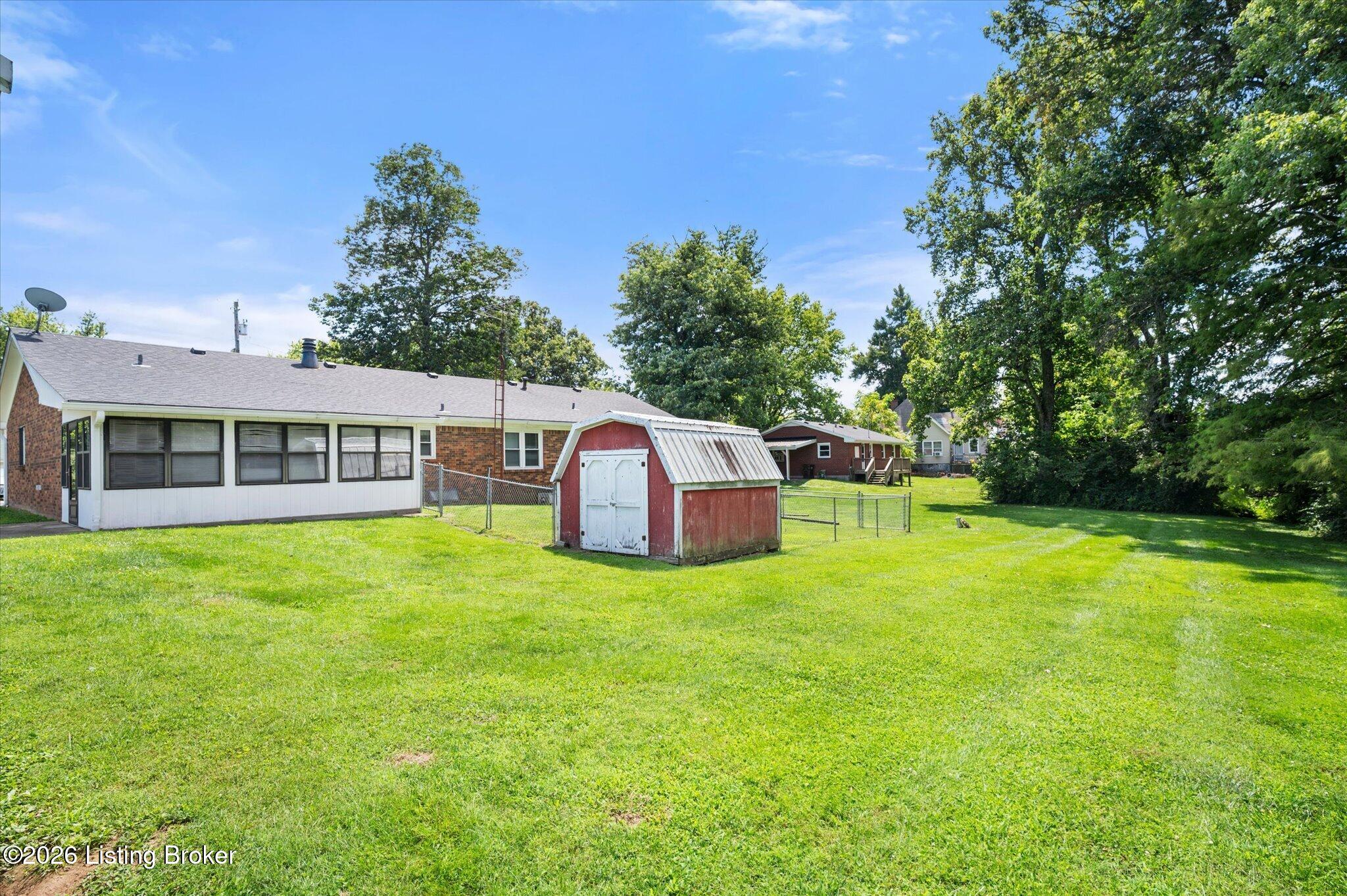 52 College Ct Property Photo 11