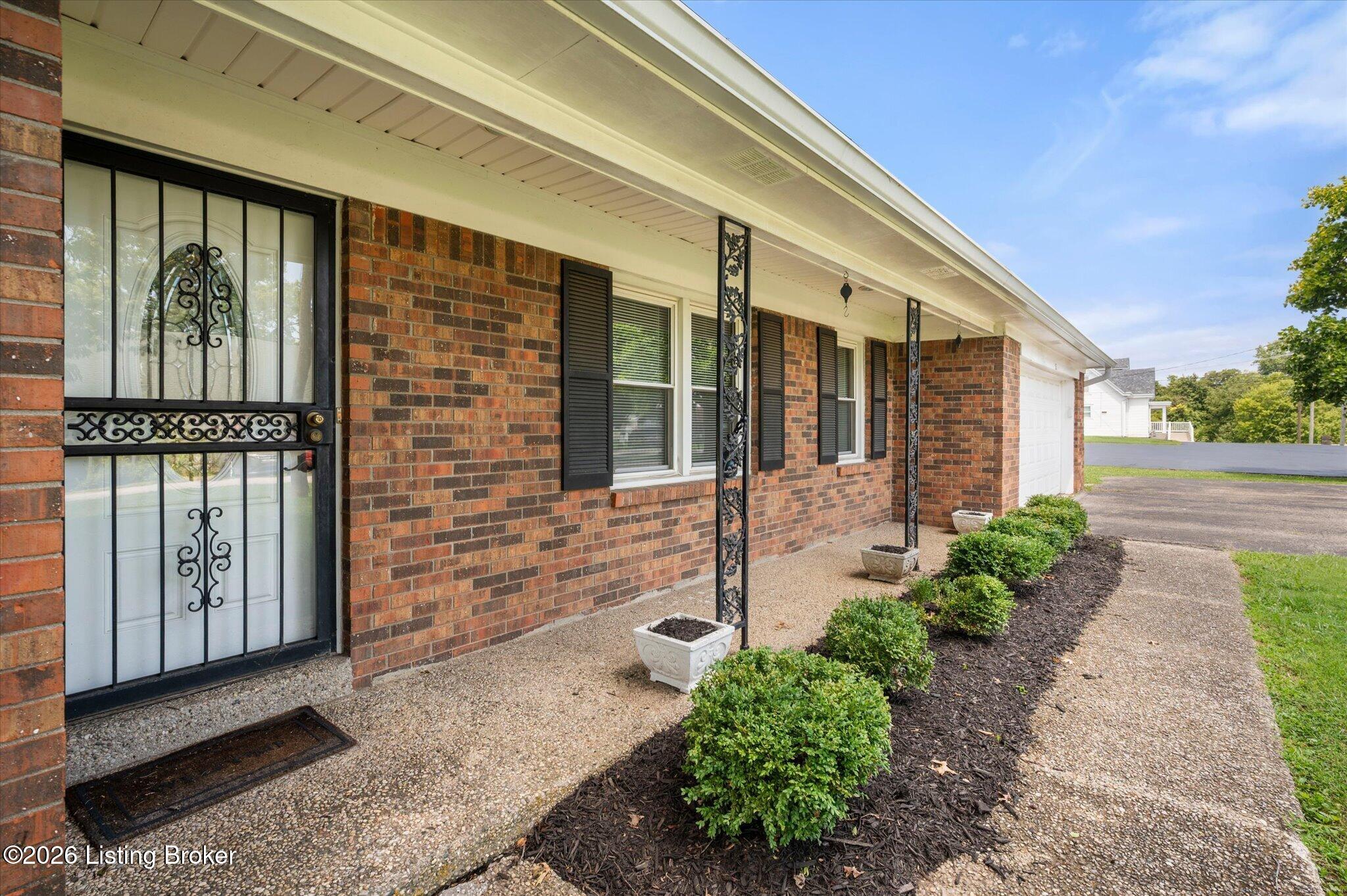 52 College Ct Property Photo 12