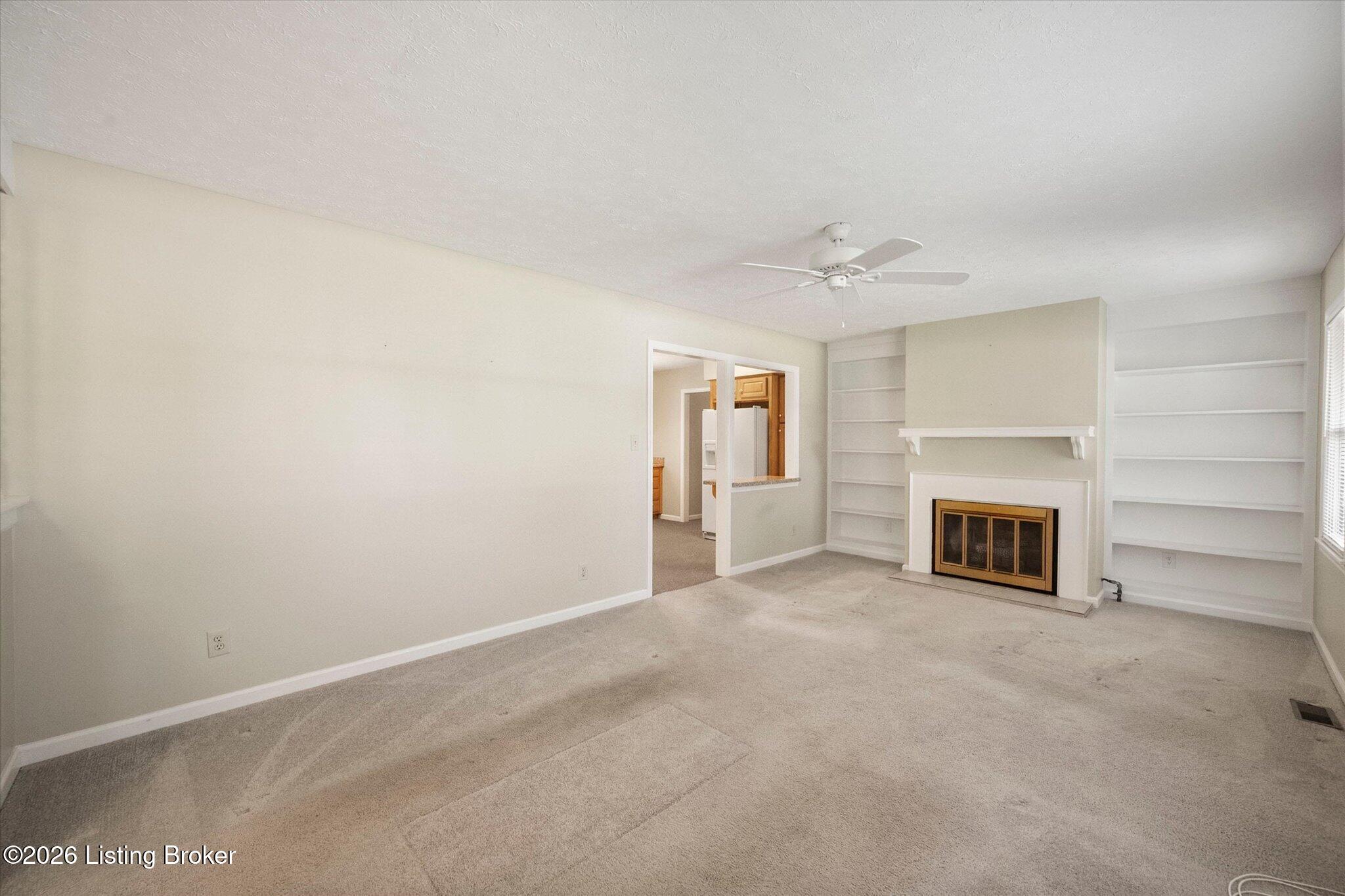 52 College Ct Property Photo 16