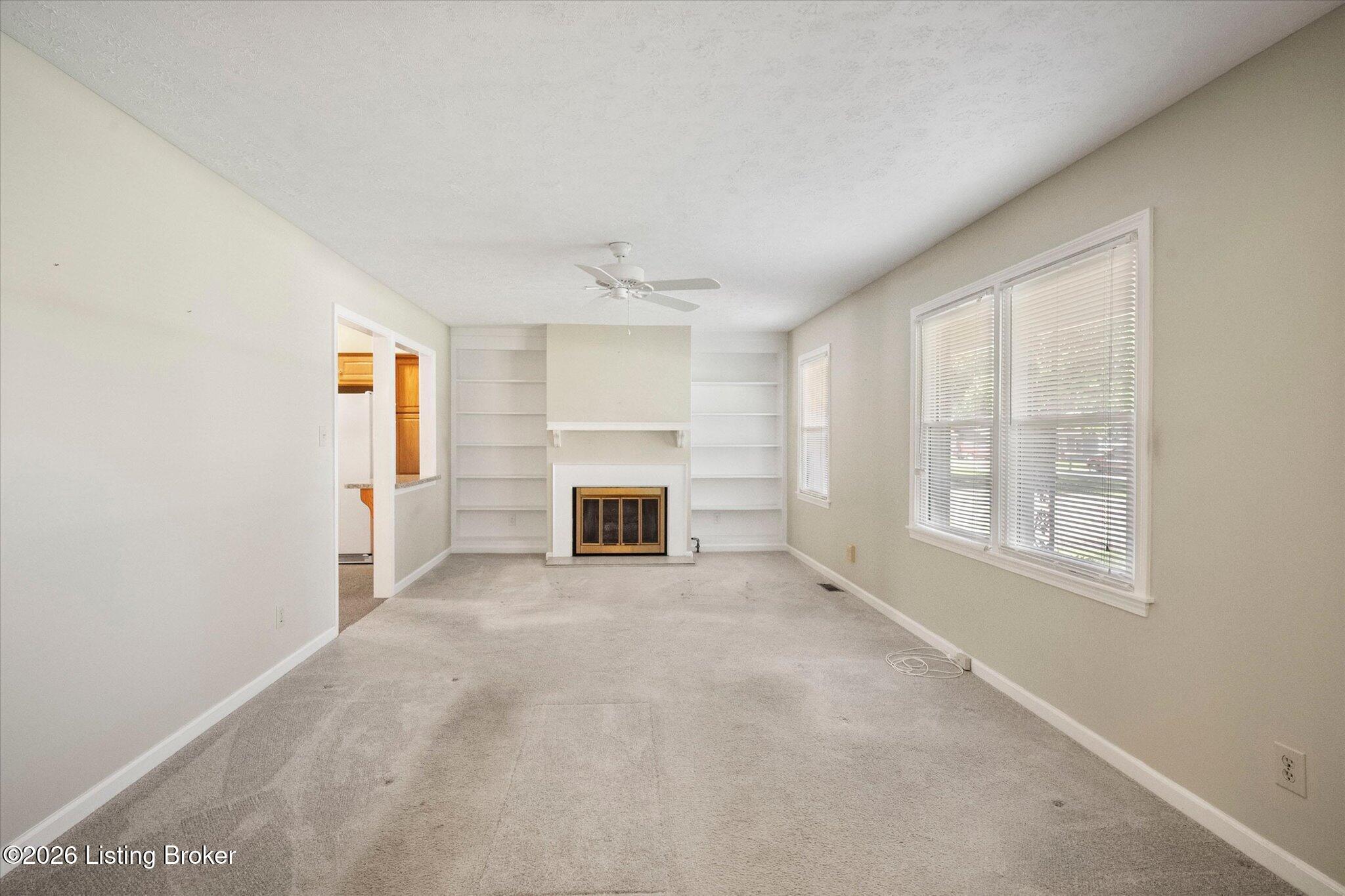 52 College Ct Property Photo 17