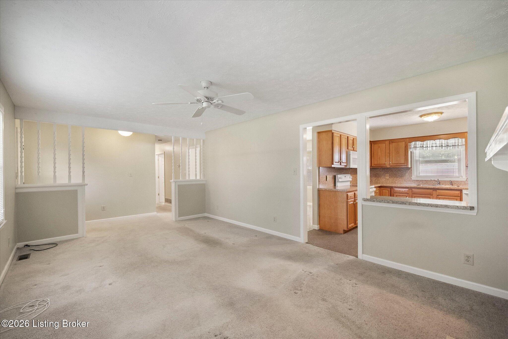52 College Ct Property Photo 19