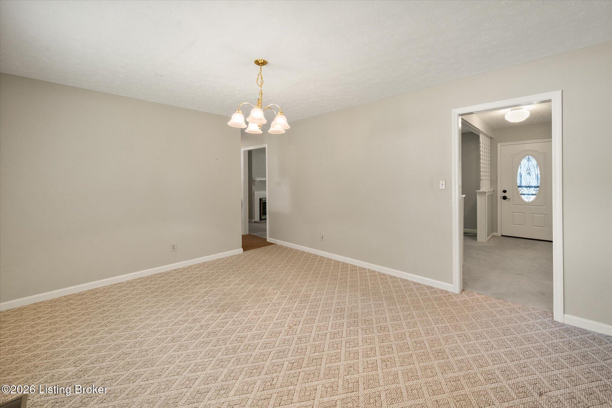 52 College Ct Property Photo 20