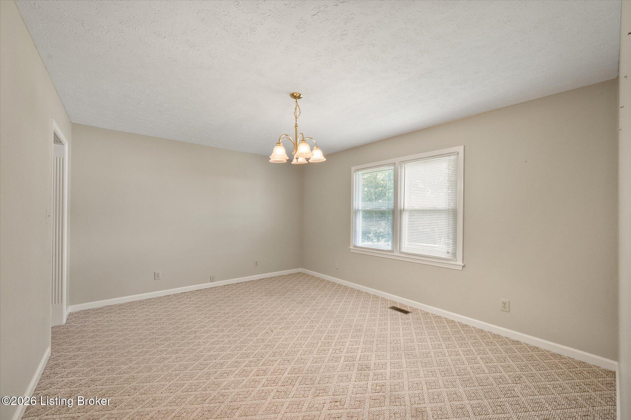 52 College Ct Property Photo 21