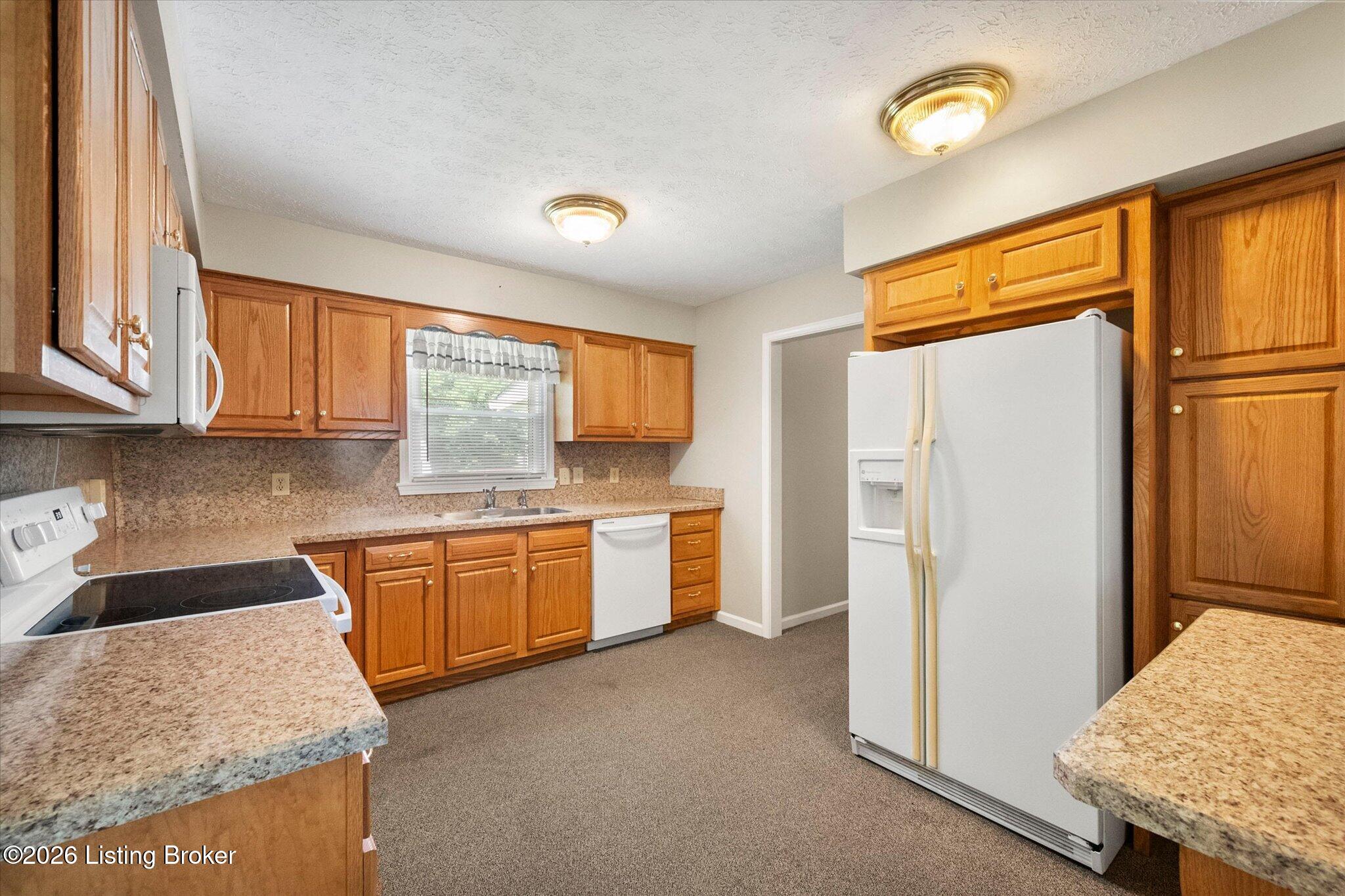 52 College Ct Property Photo 24
