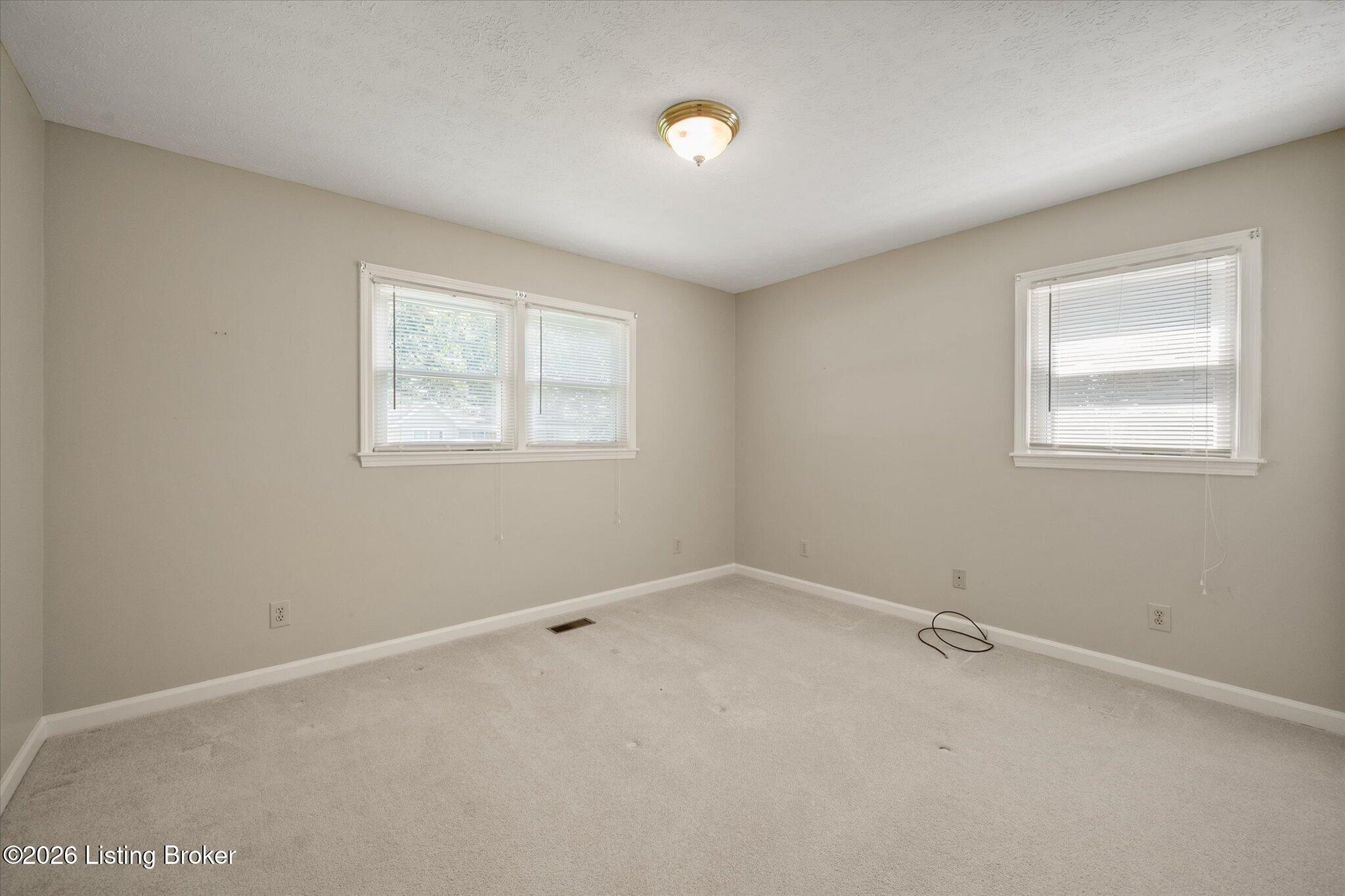 52 College Ct Property Photo 28