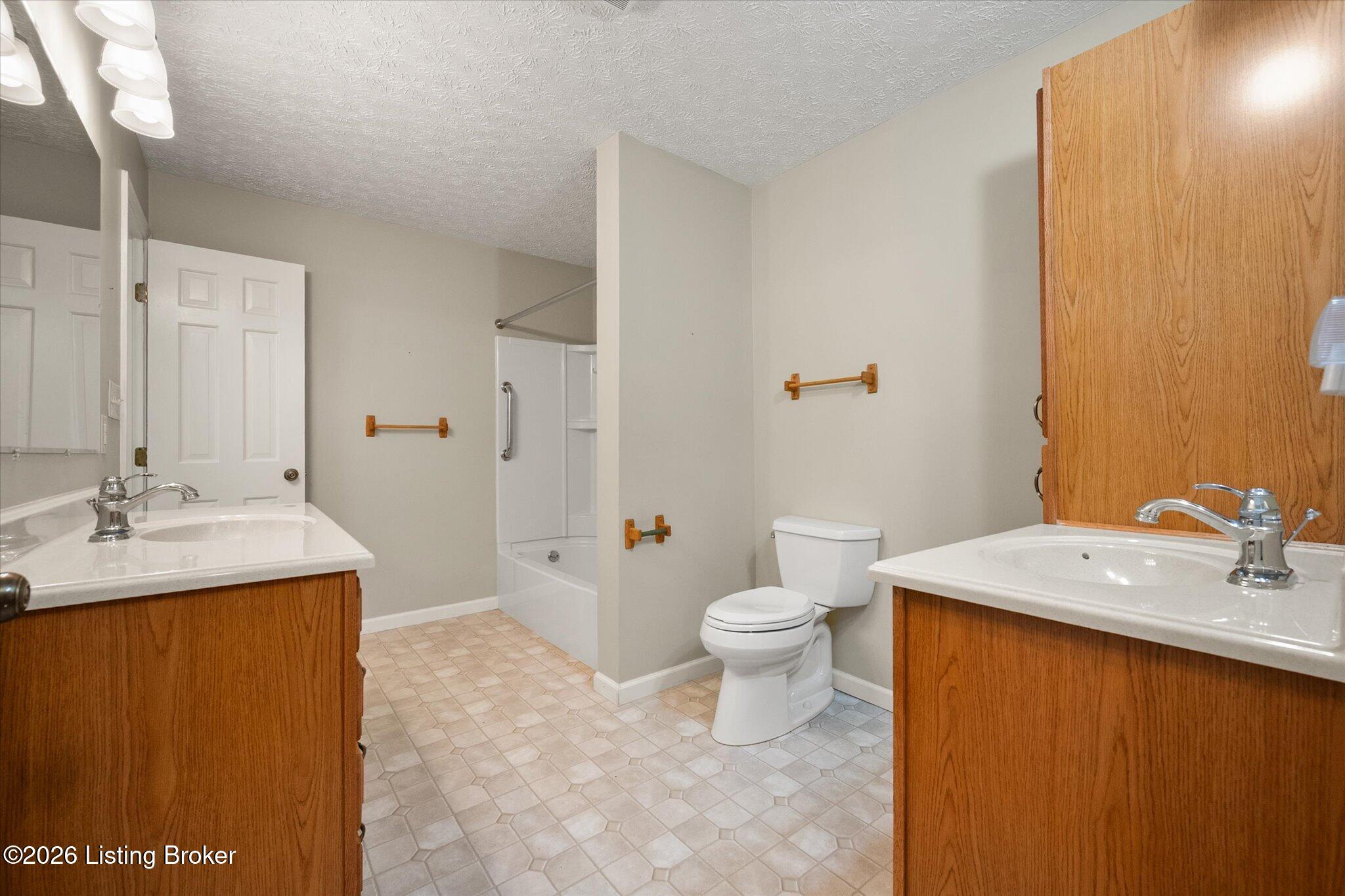 52 College Ct Property Photo 30