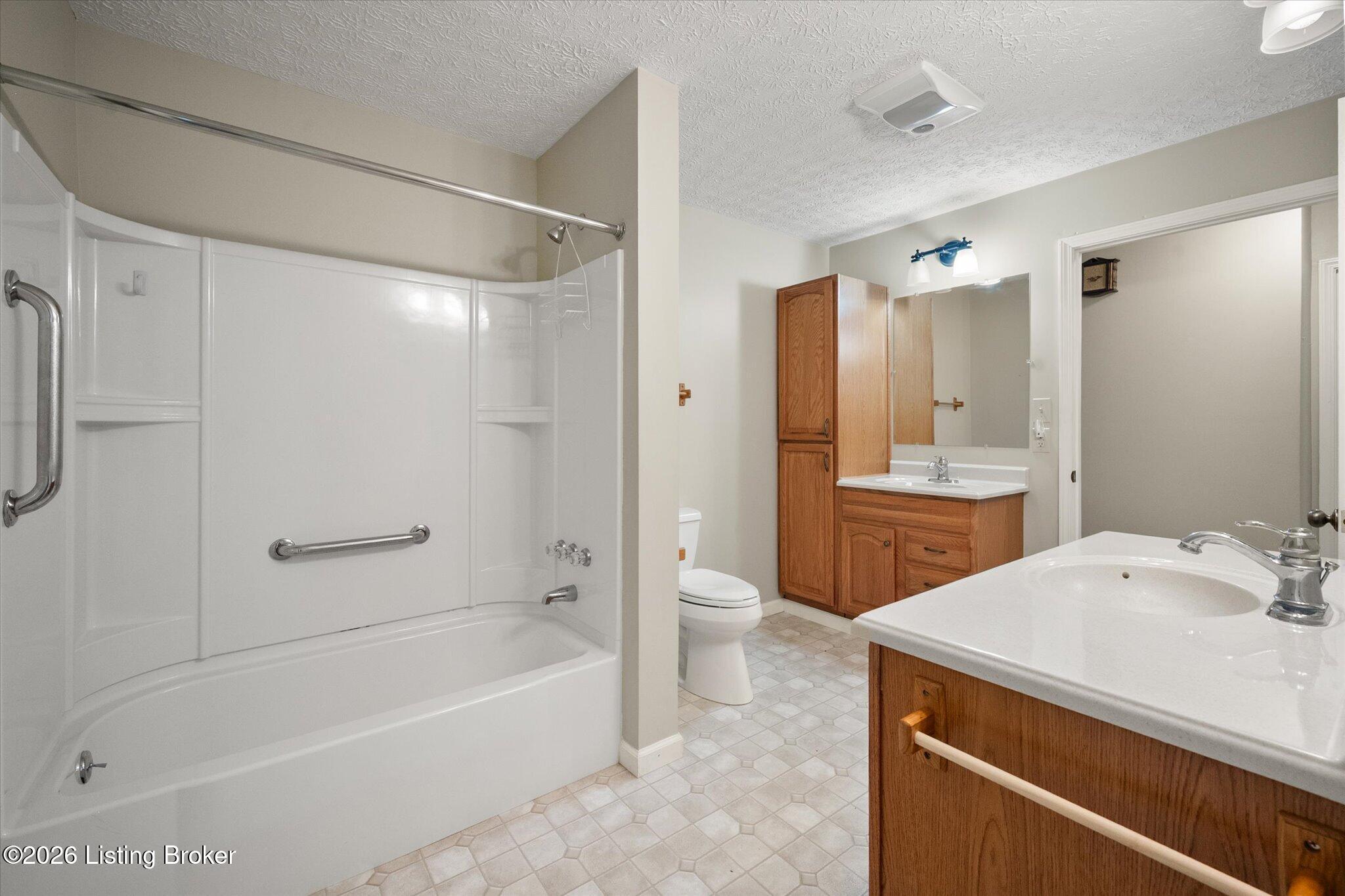 52 College Ct Property Photo 32