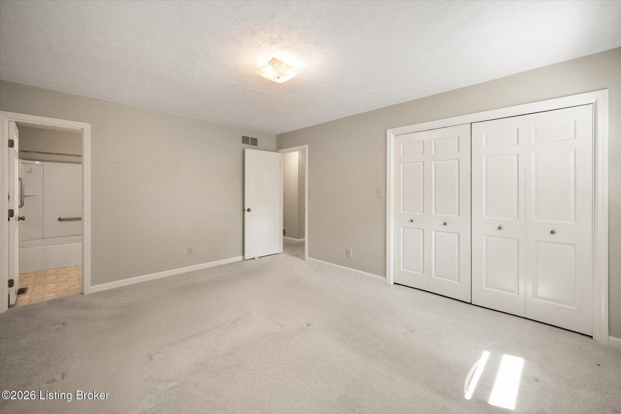 52 College Ct Property Photo 34