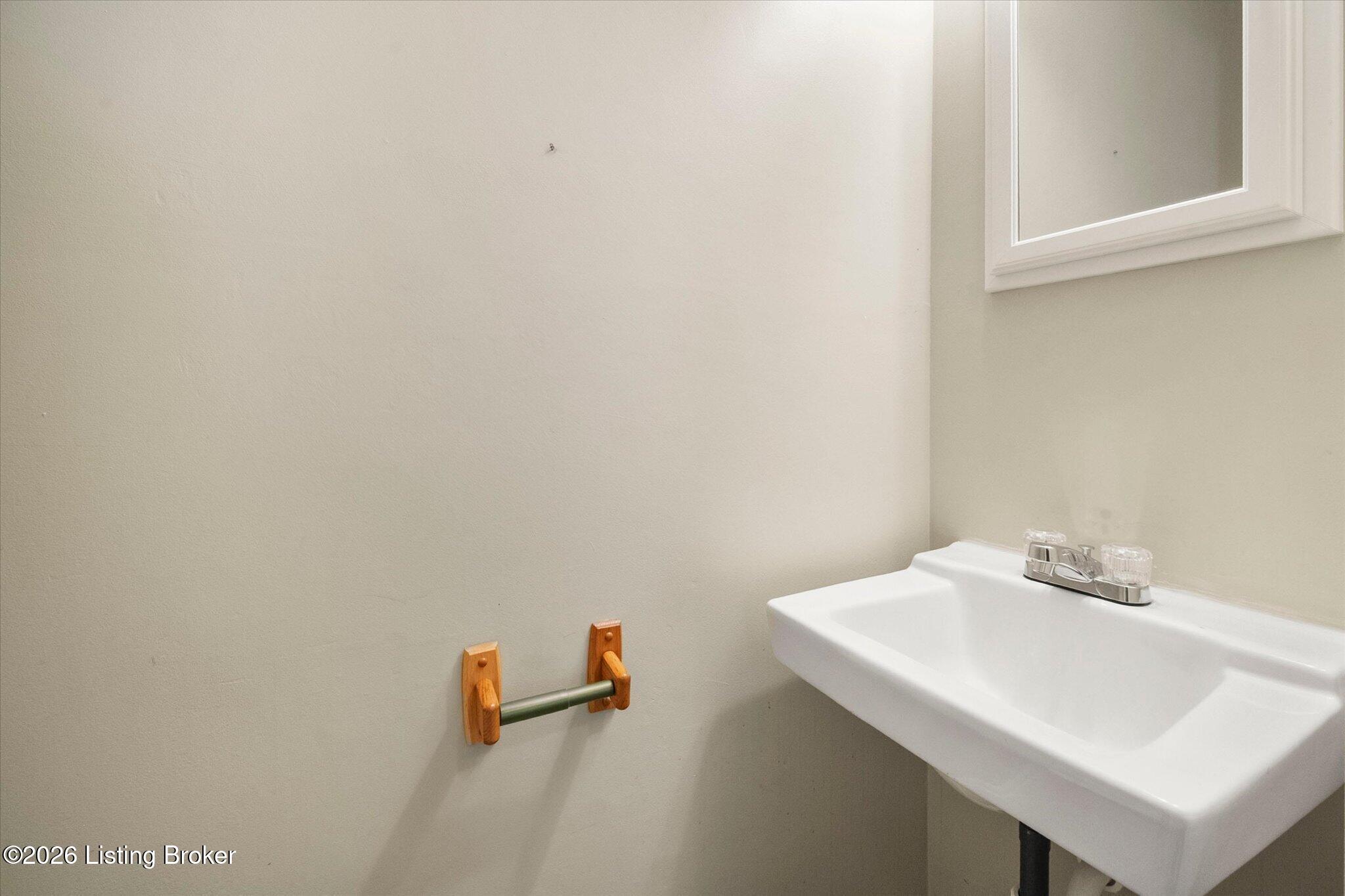52 College Ct Property Photo 35