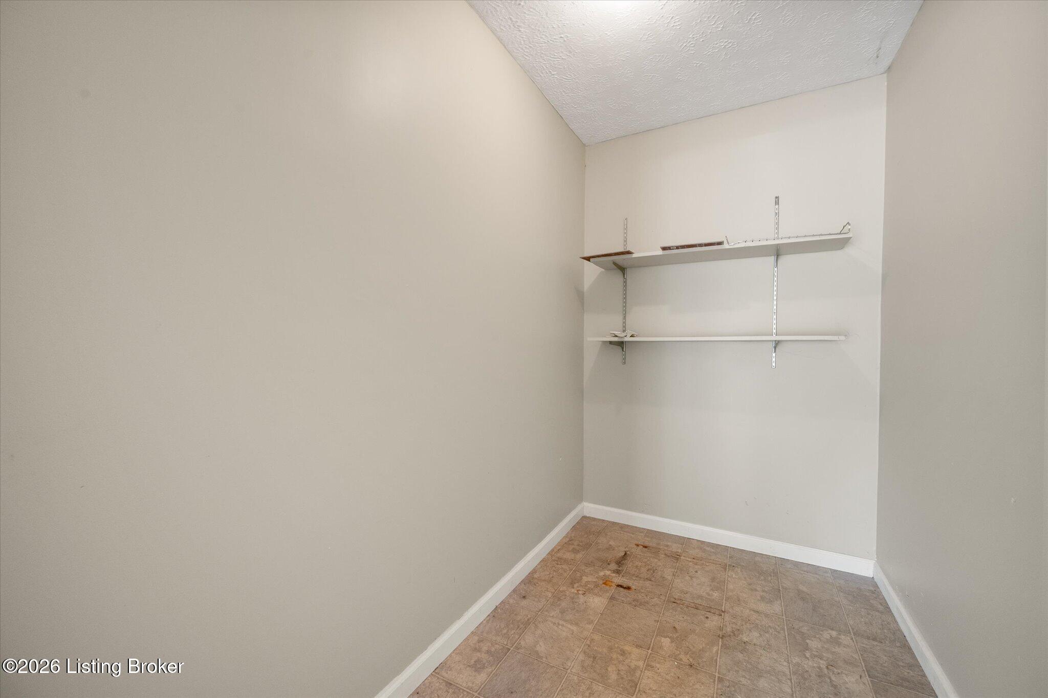 52 College Ct Property Photo 36