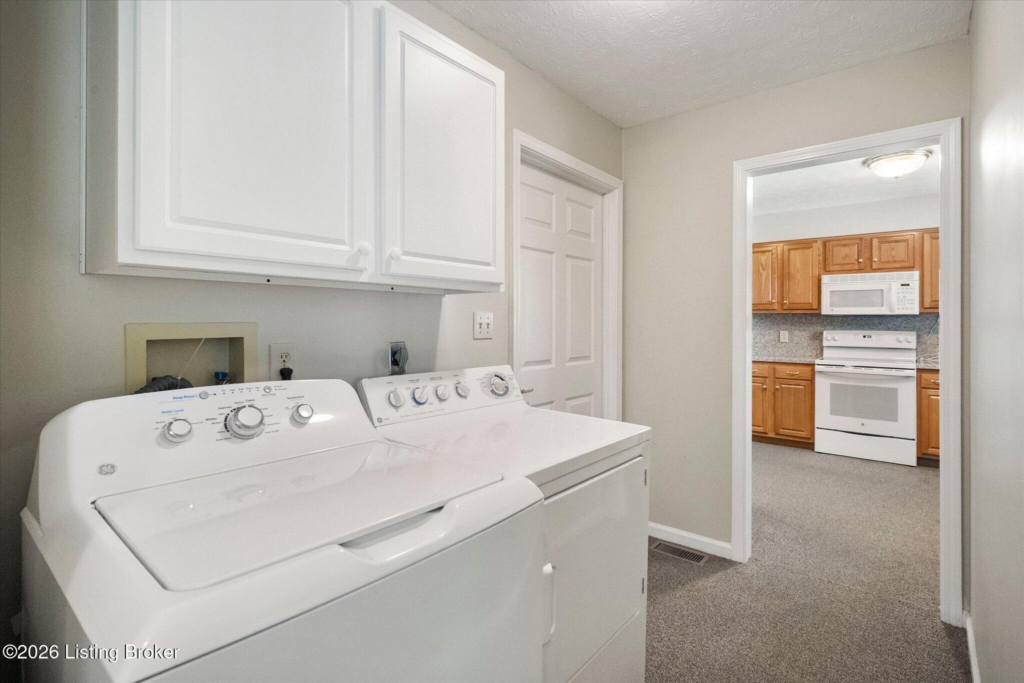 52 College Ct Property Photo 37