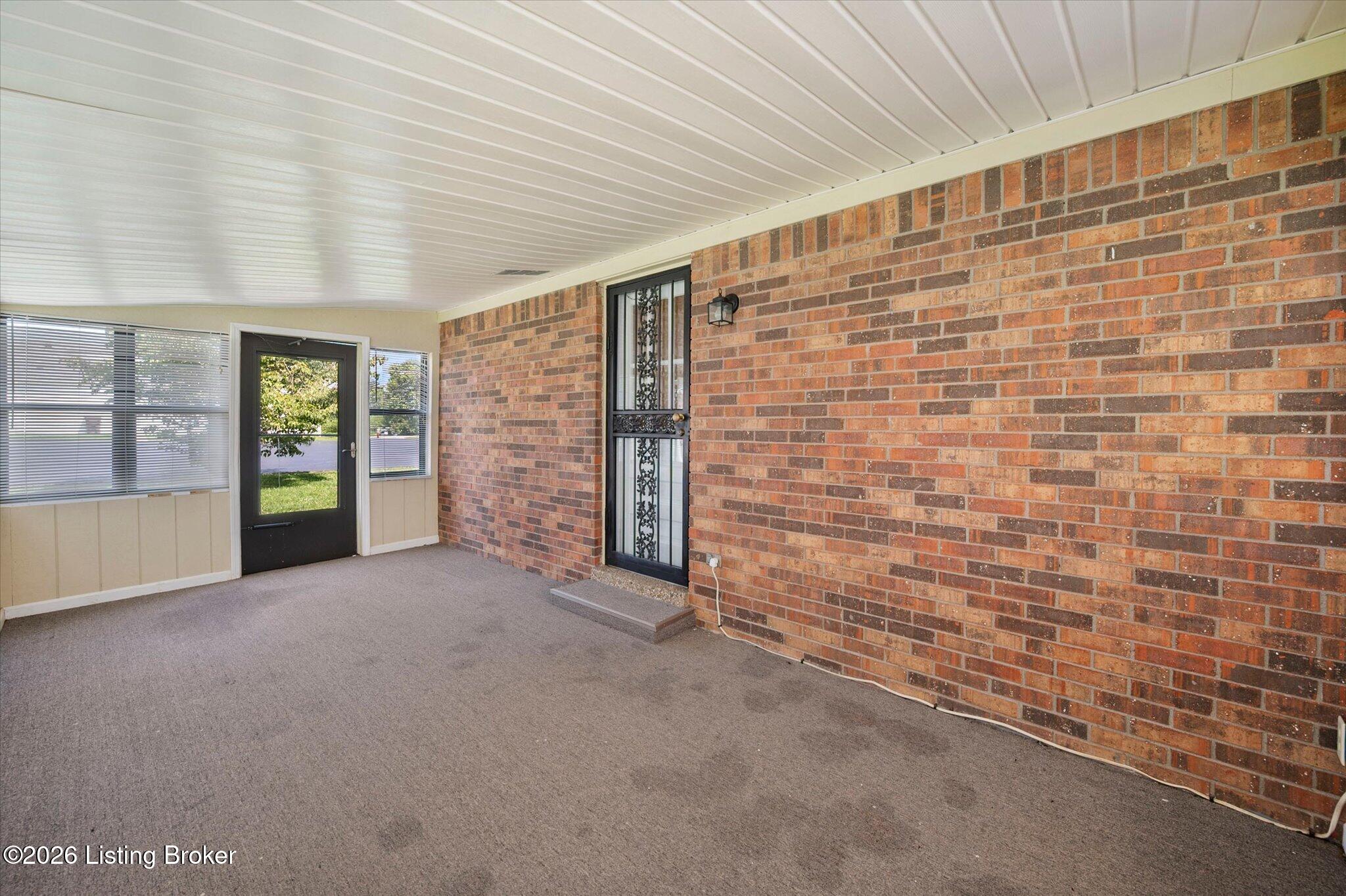52 College Ct Property Photo 38