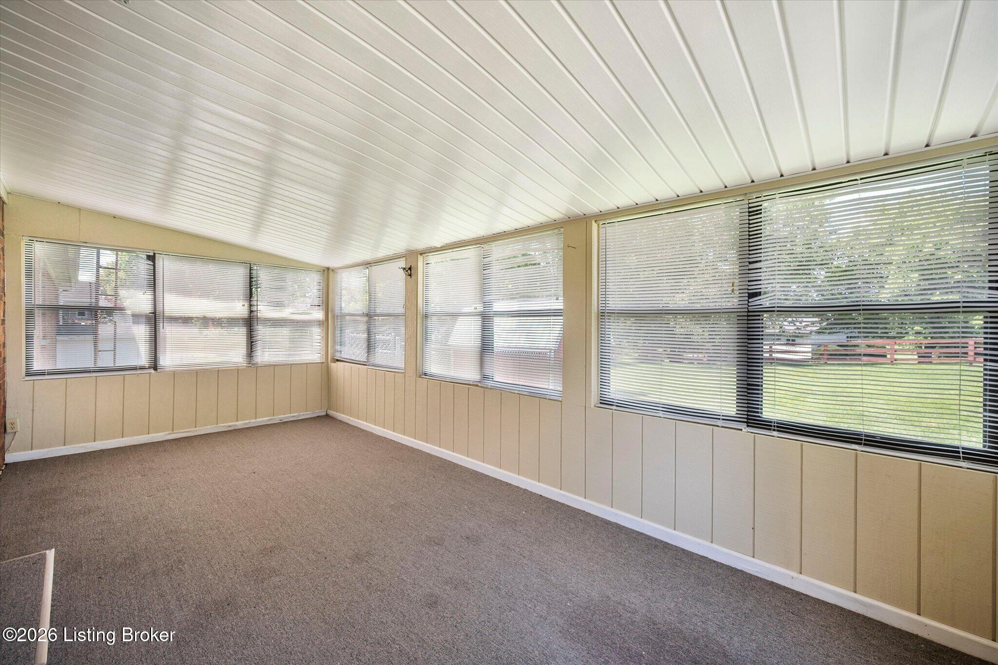 52 College Ct Property Photo 39