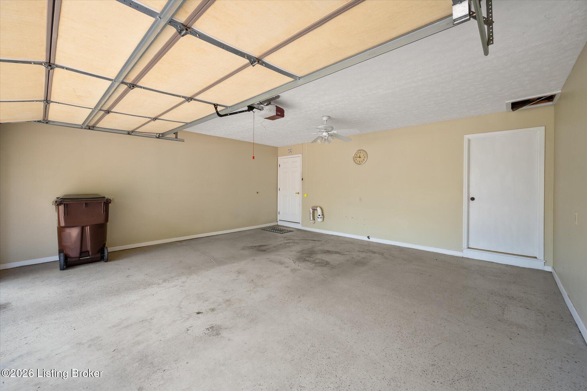 52 College Ct Property Photo 41