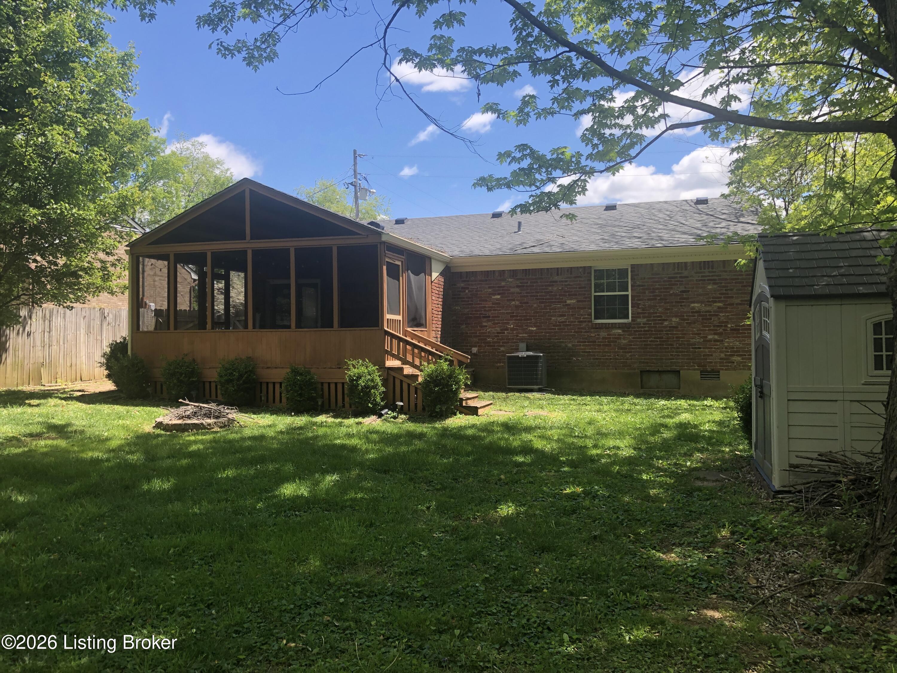 6811 Cedarwood Dr Property Photo 2