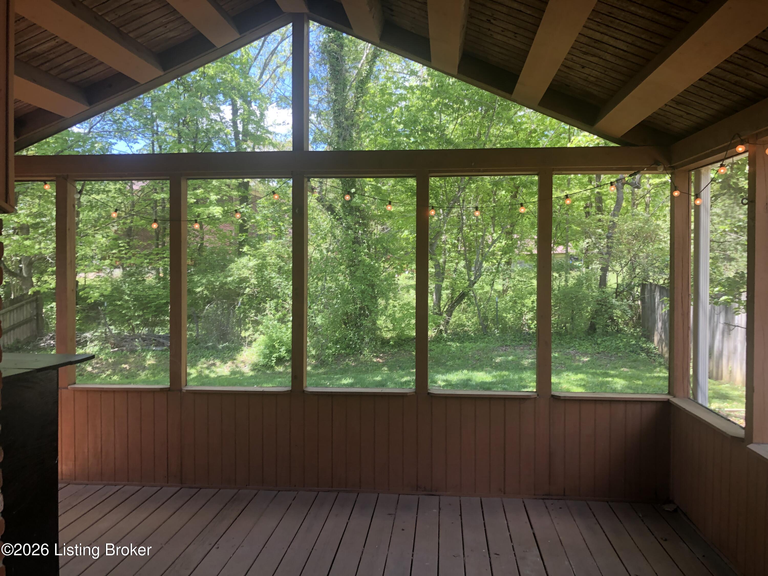 6811 Cedarwood Dr Property Photo 4