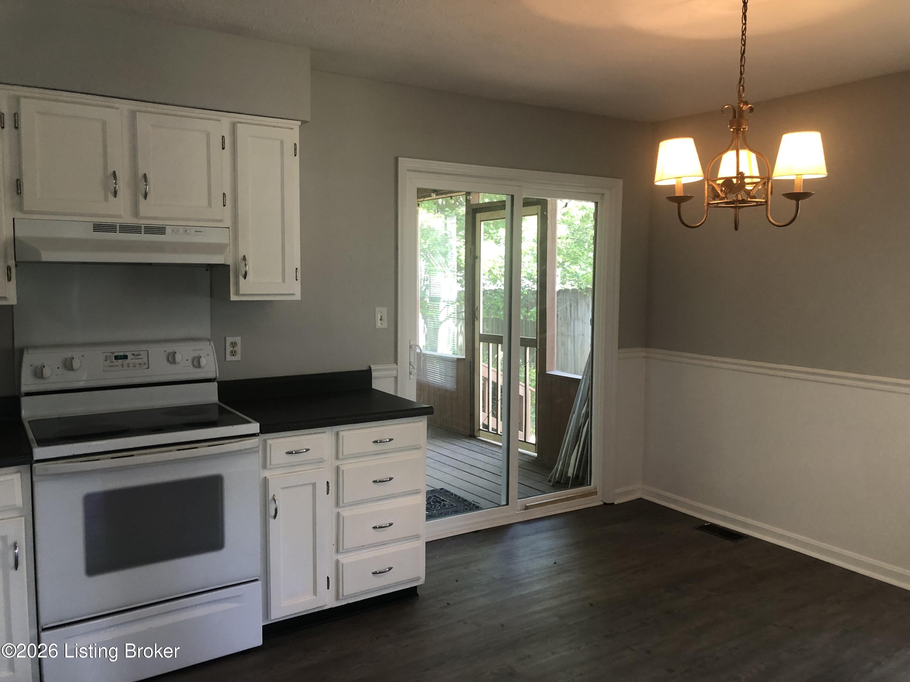 6811 Cedarwood Dr Property Photo 7