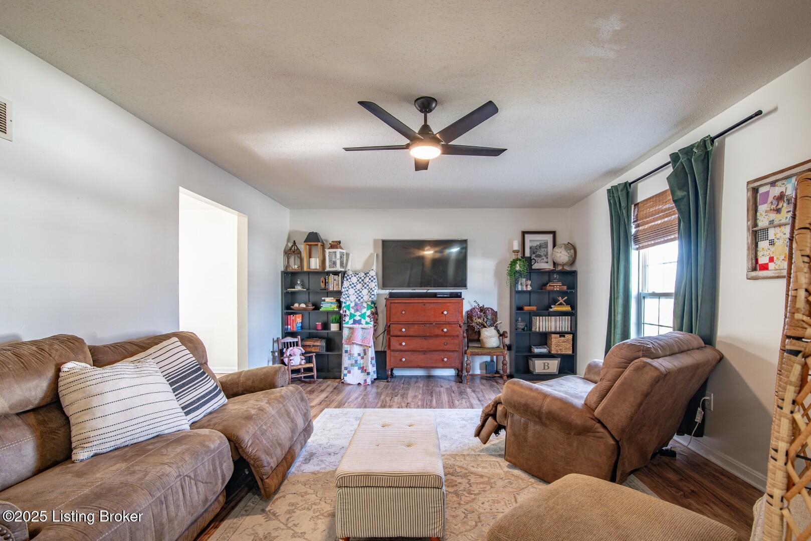 1226 Eastern St Property Photo 3