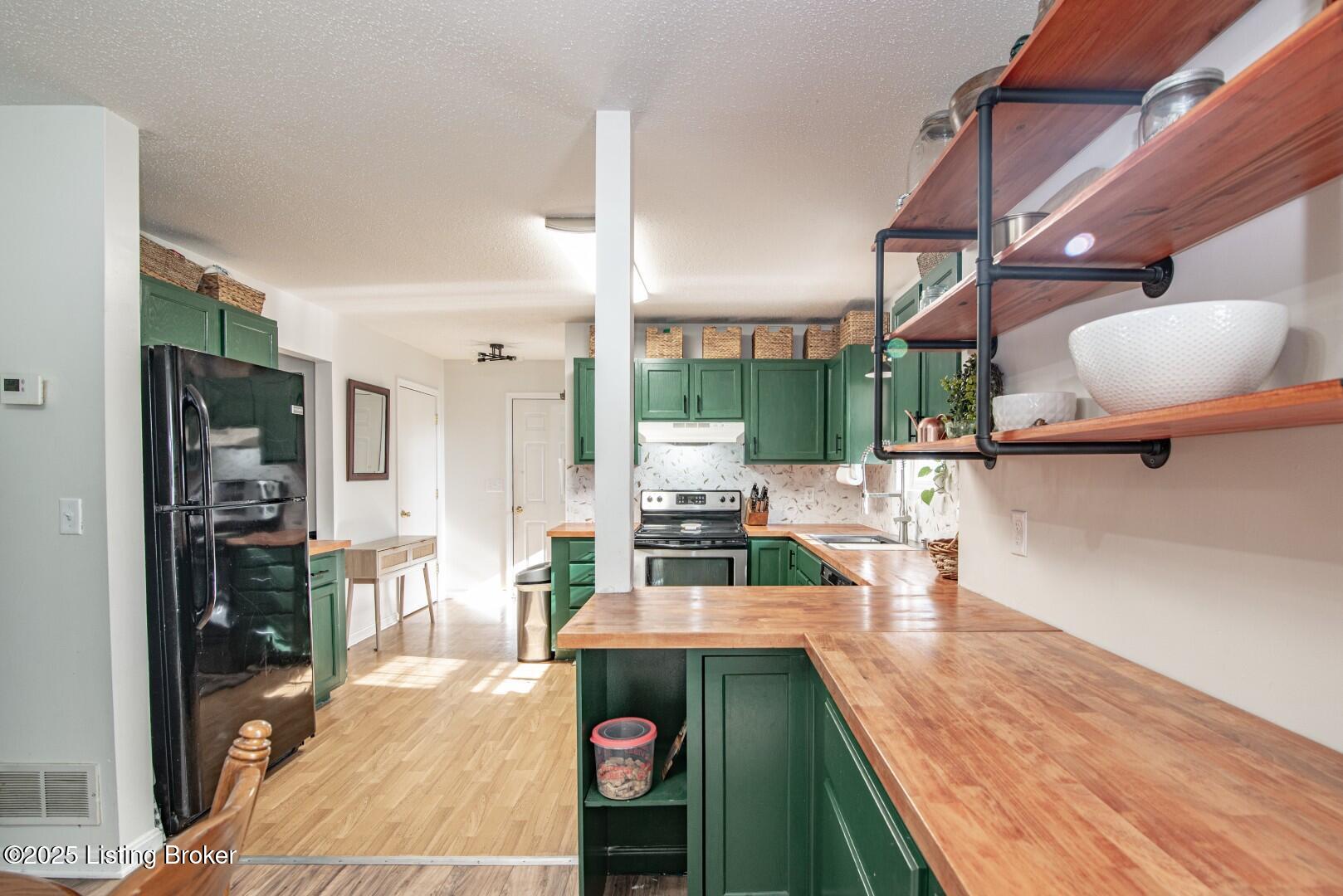 1226 Eastern St Property Photo 13