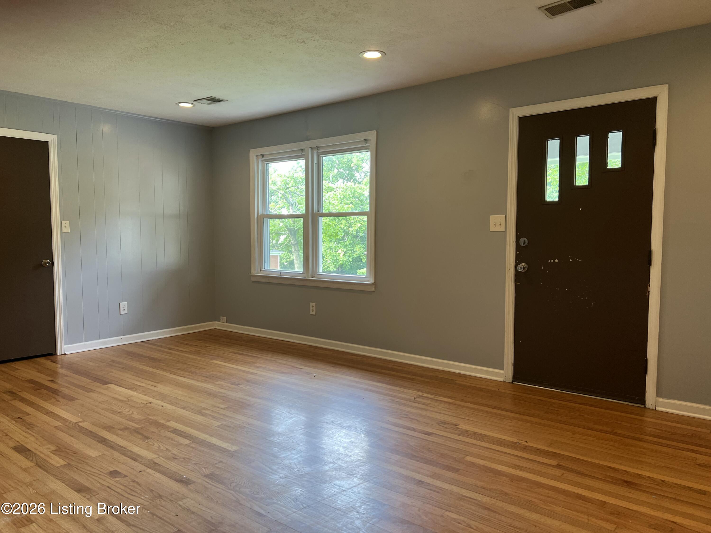 616 Clairview Dr Property Photo 2