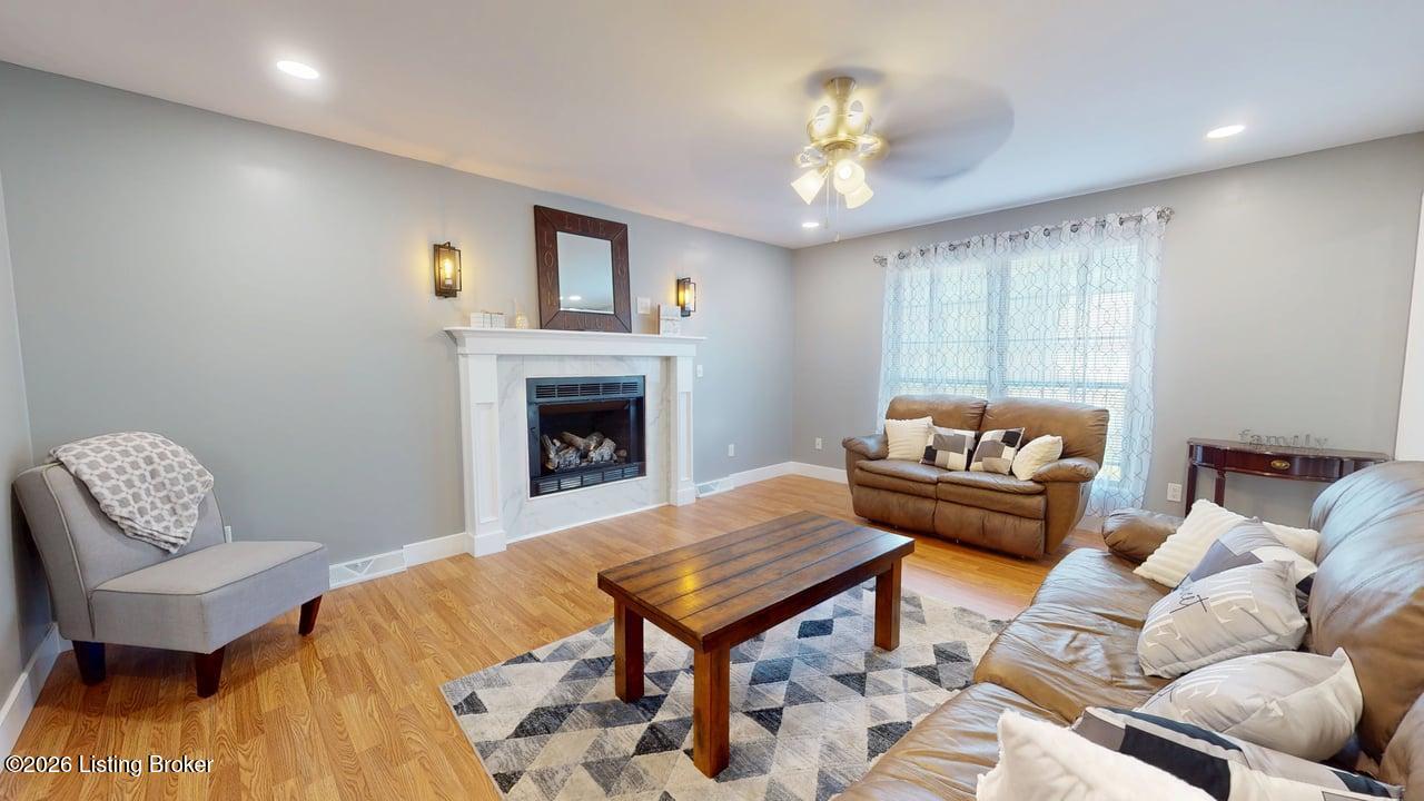 409 College View Dr Property Photo 2