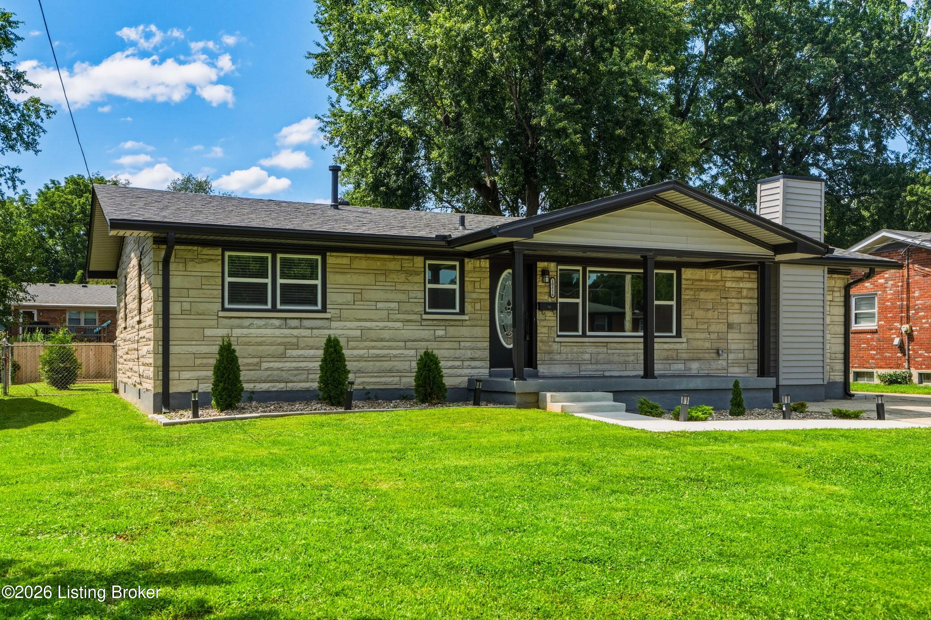 10816 Beatrice Way Property Photo 3