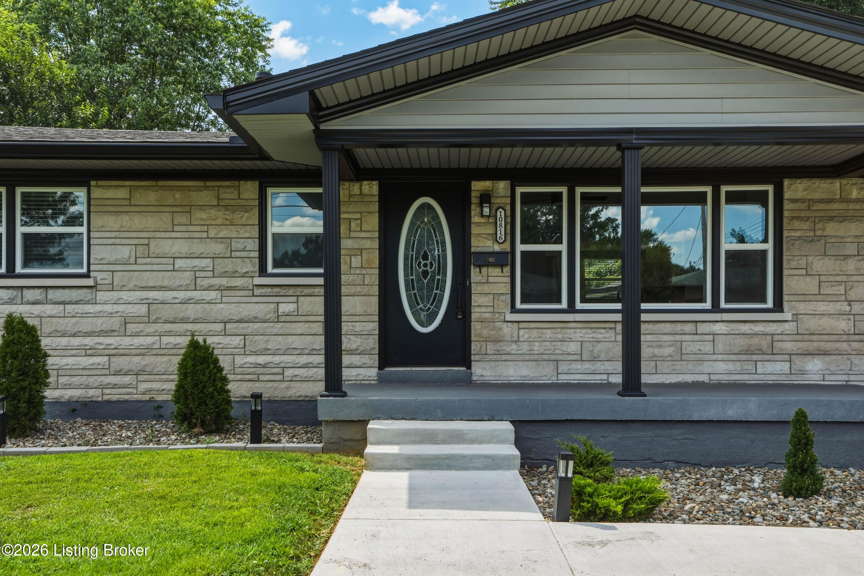 10816 Beatrice Way Property Photo 4